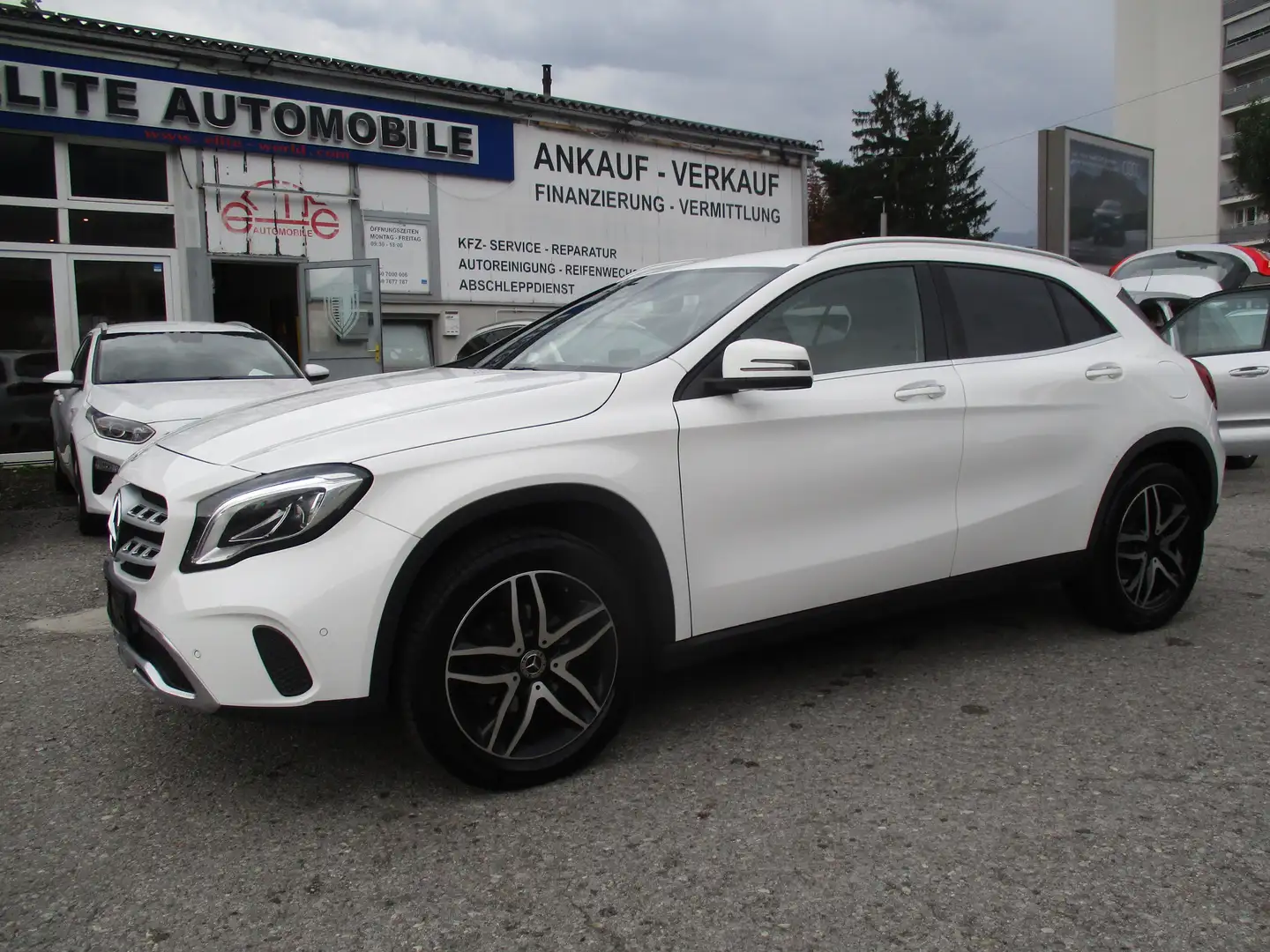 Mercedes-Benz GLA 180 Aut. Weiß - 2