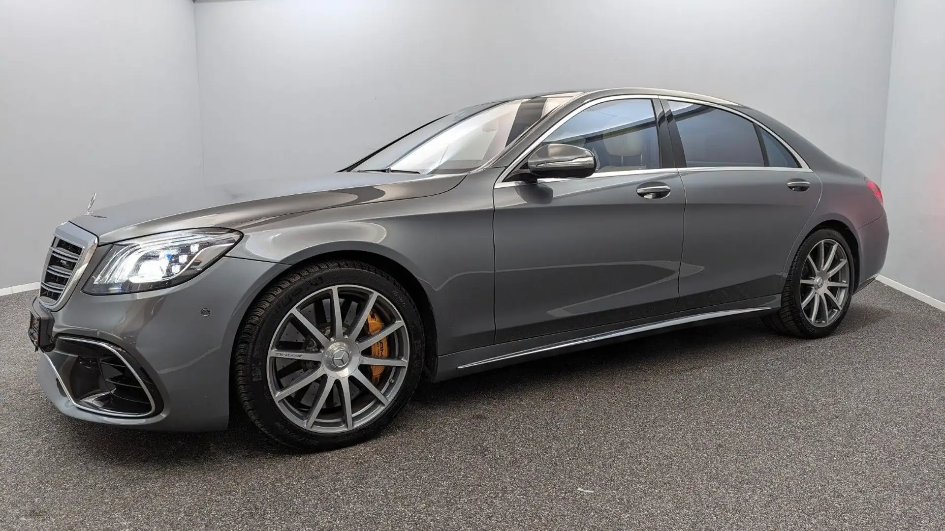 Mercedes-Benz S 63 AMG 4M+ L*DRIVERS*KERAMIK*PANO*SITZKLI*MEGA Šedá - 1