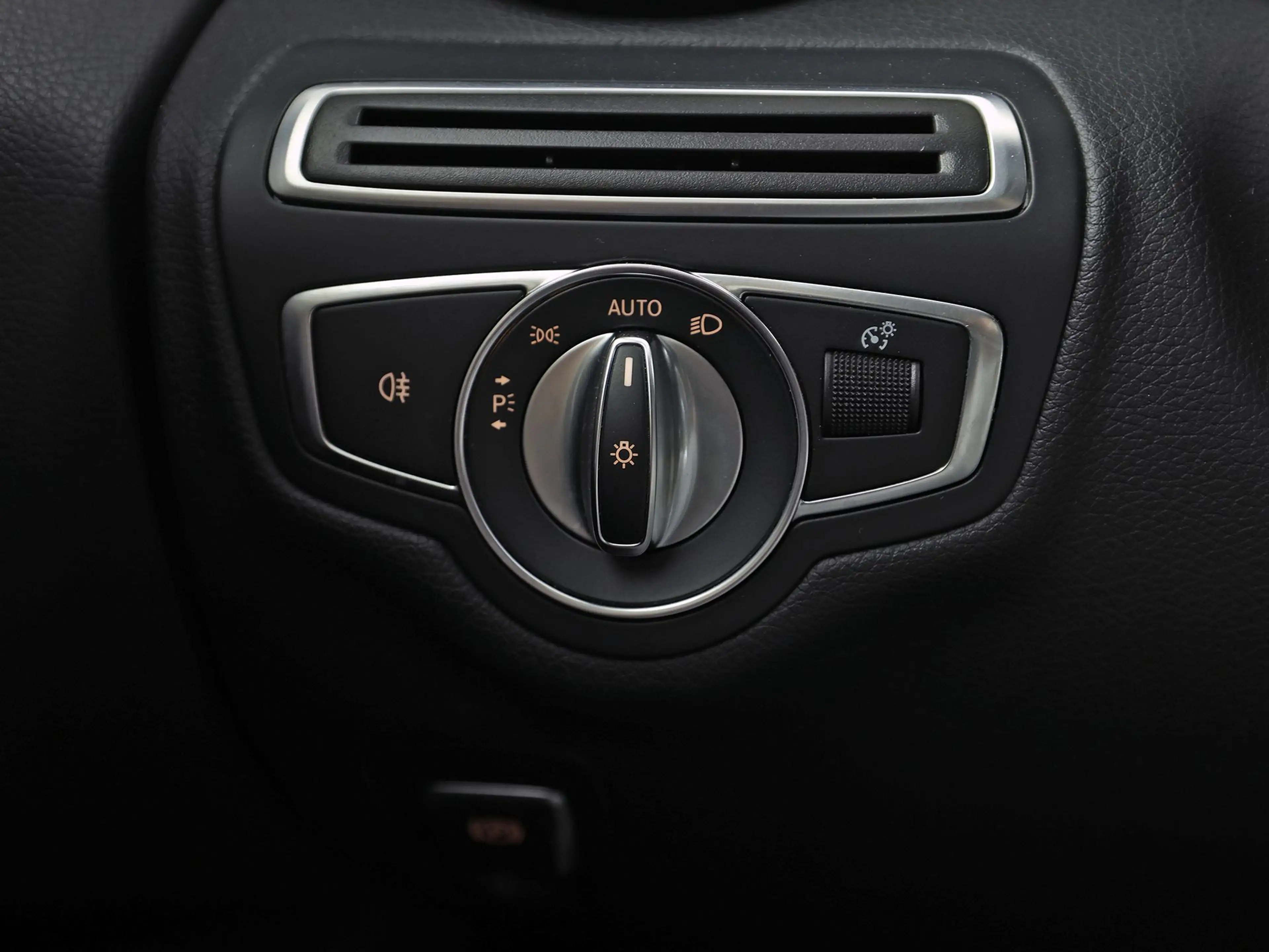 Mercedes-Benz C 180 AMG Sport 156Pk Automaat (NAVIGATIE, CAMERA, LEDER — photo 23