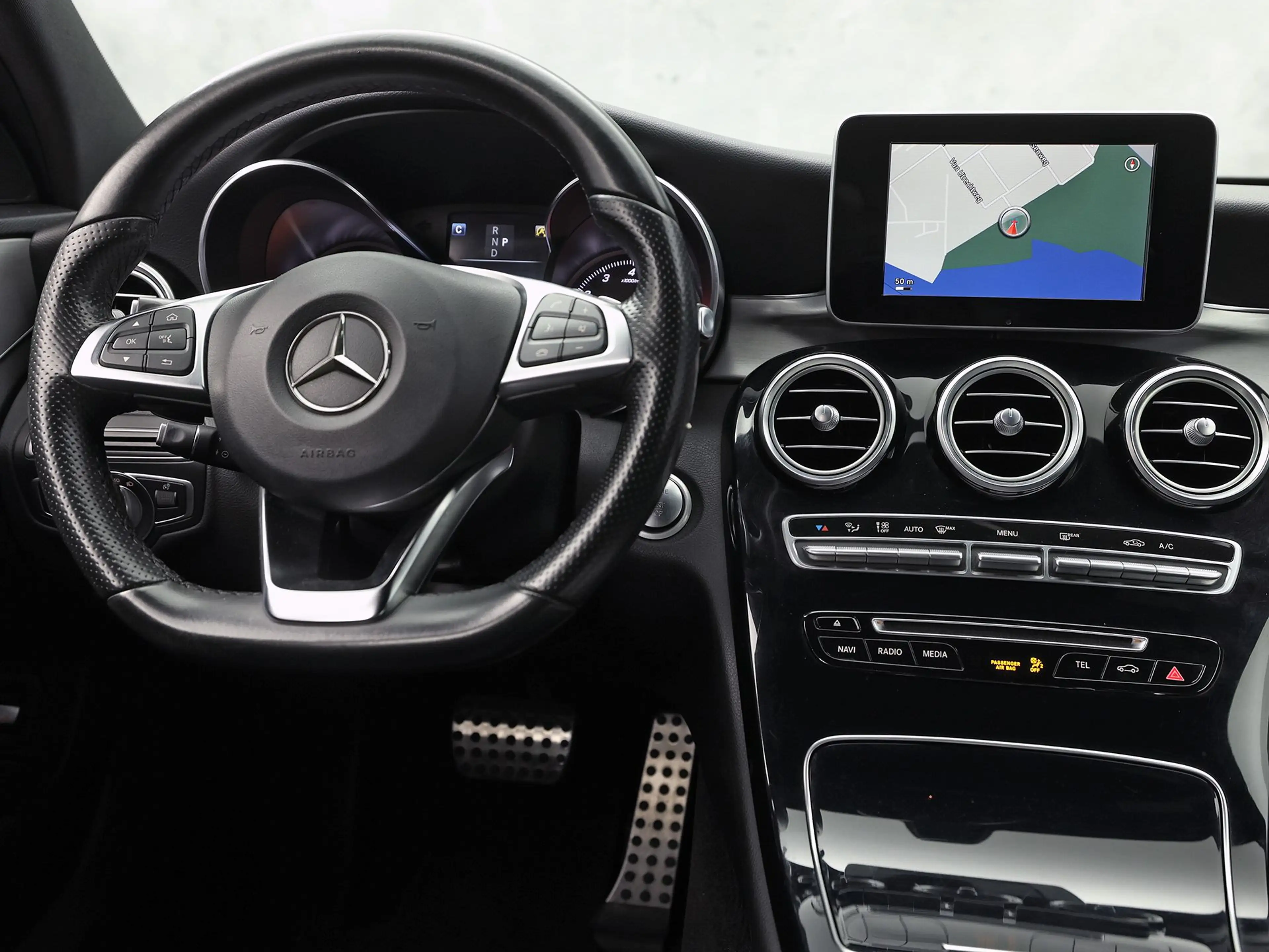 Mercedes-Benz C 180 AMG Sport 156Pk Automaat (NAVIGATIE, CAMERA, LEDER — photo 7