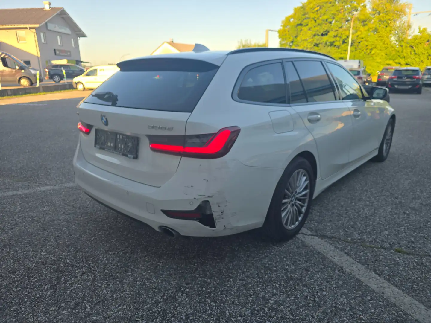 BMW 330 330 d xDrive Sport Line Wit - 2