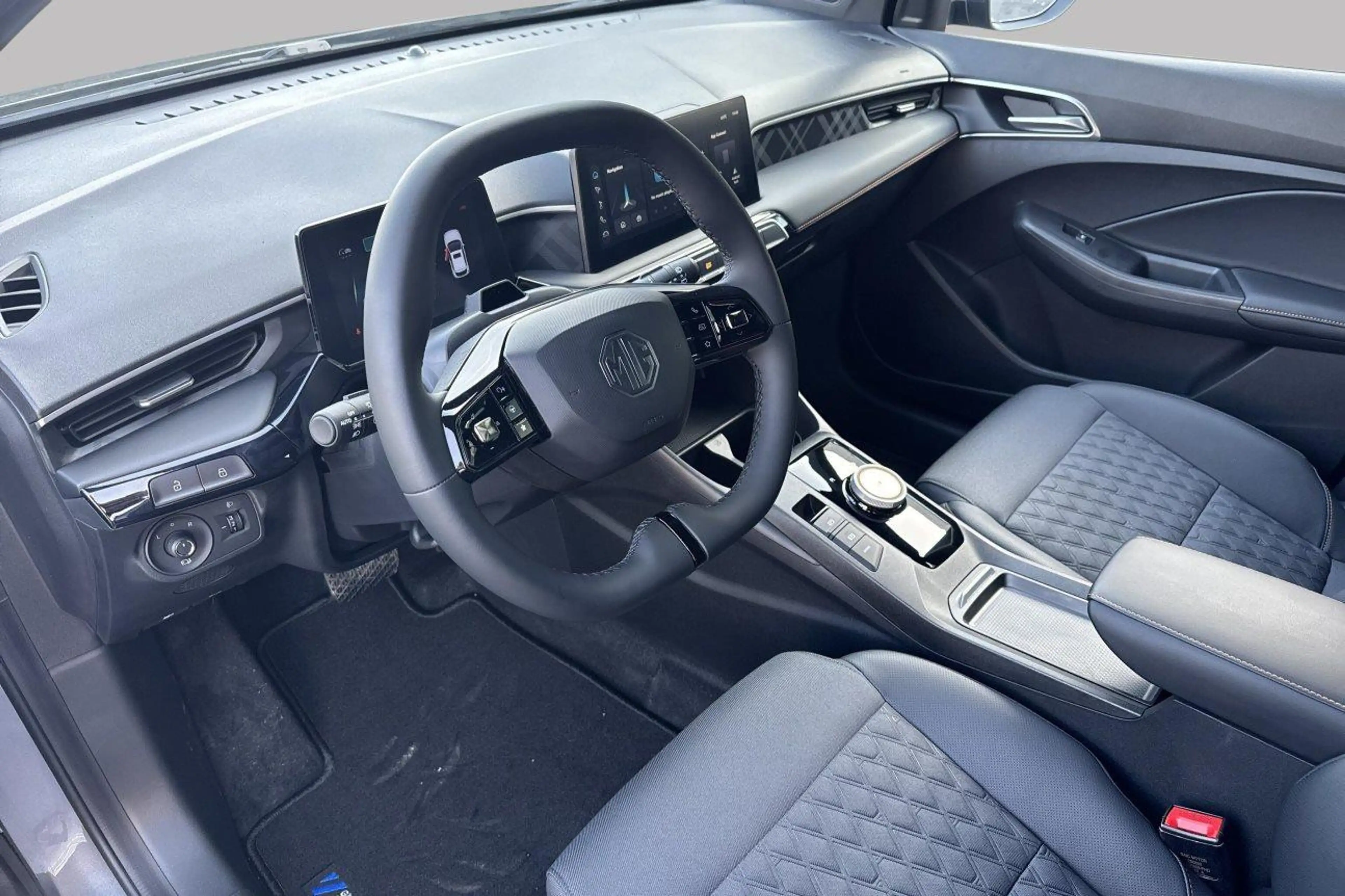 MG MG3 HYBRID+ LUXURY 194 pk — photo 9