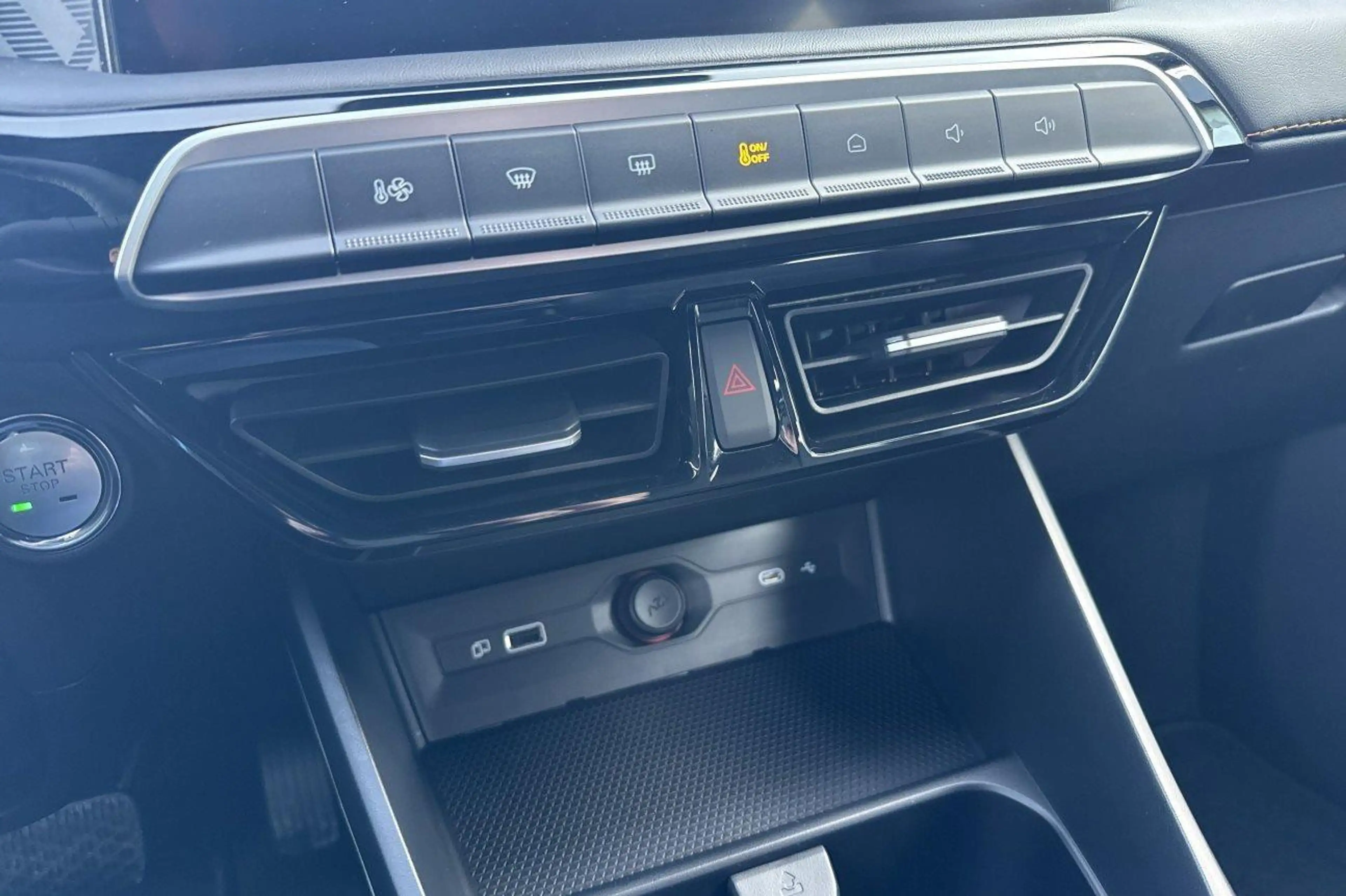 MG MG3 HYBRID+ LUXURY 194 pk — photo 15