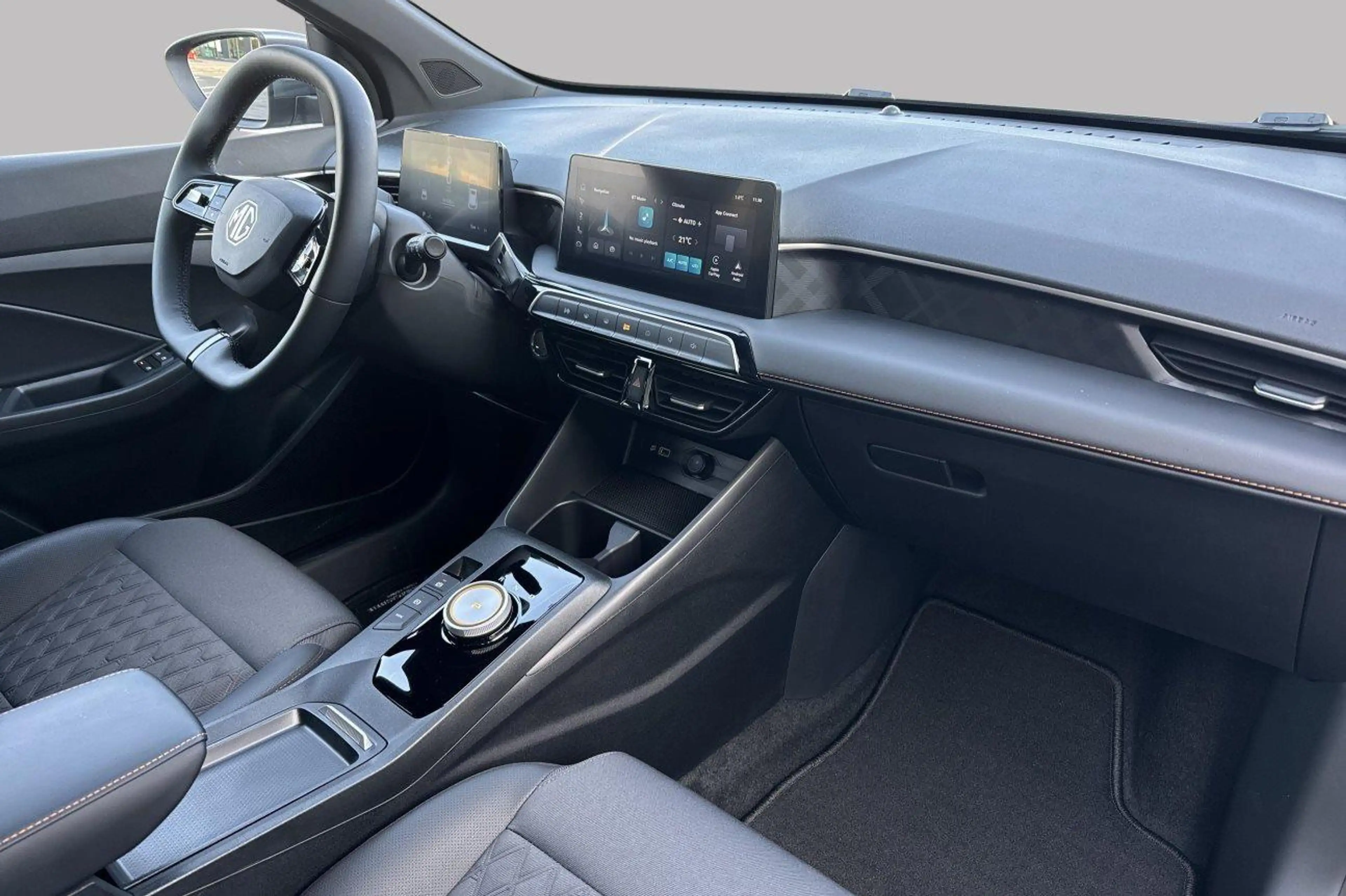 MG MG3 HYBRID+ LUXURY 194 pk — photo 2