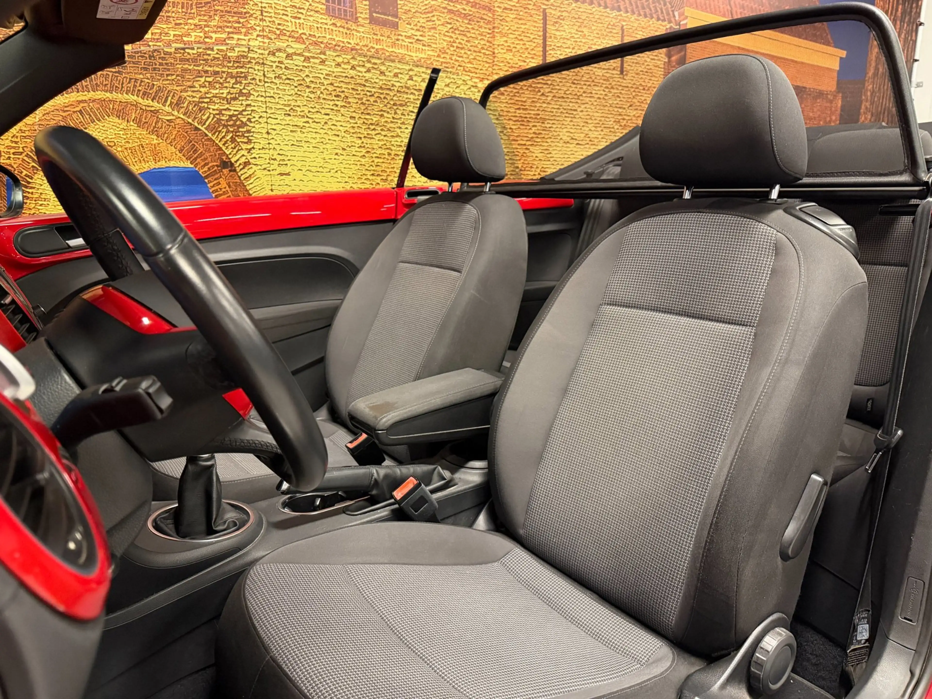 Volkswagen Beetle Cabriolet 2.0 TDI Design Climate&Cruise Control — photo 26