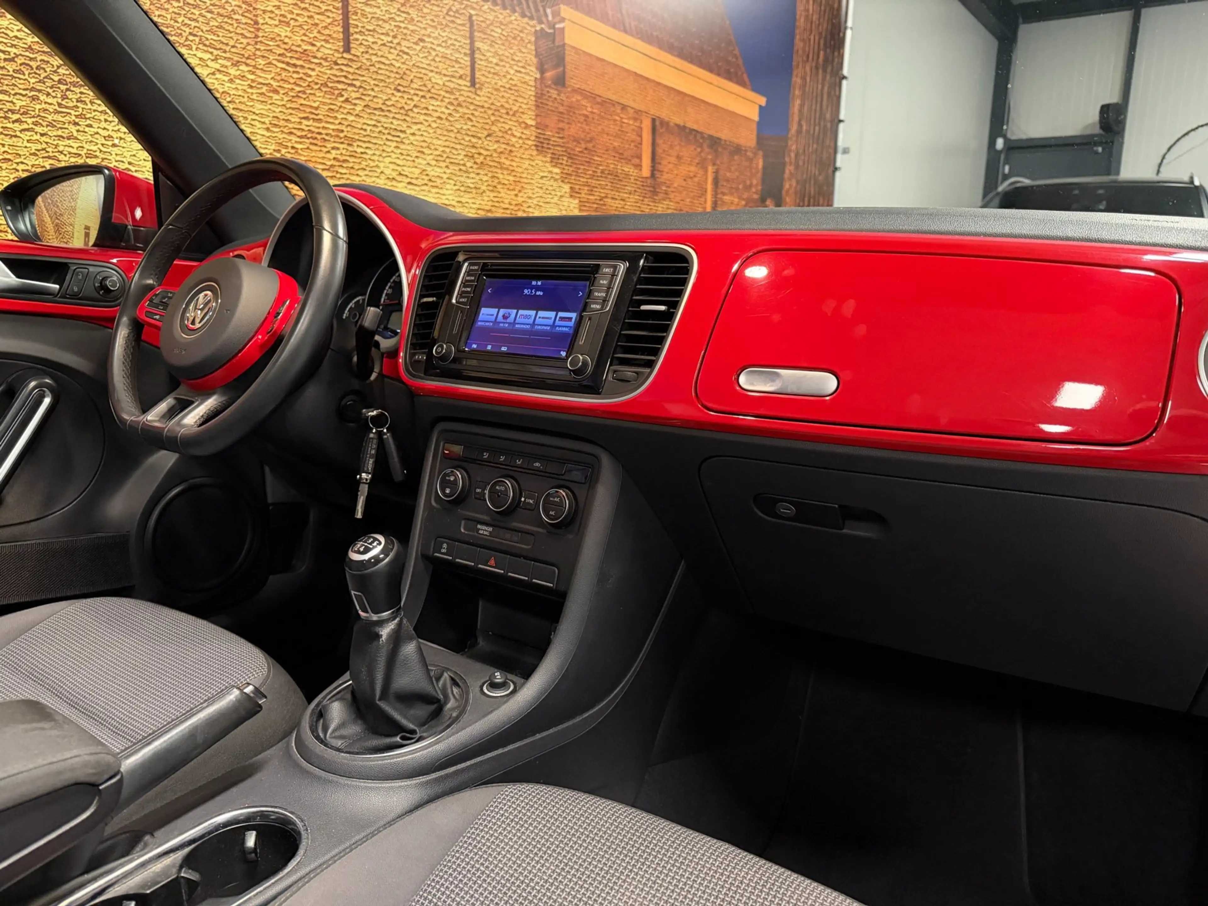 Volkswagen Beetle Cabriolet 2.0 TDI Design Climate&Cruise Control — photo 13