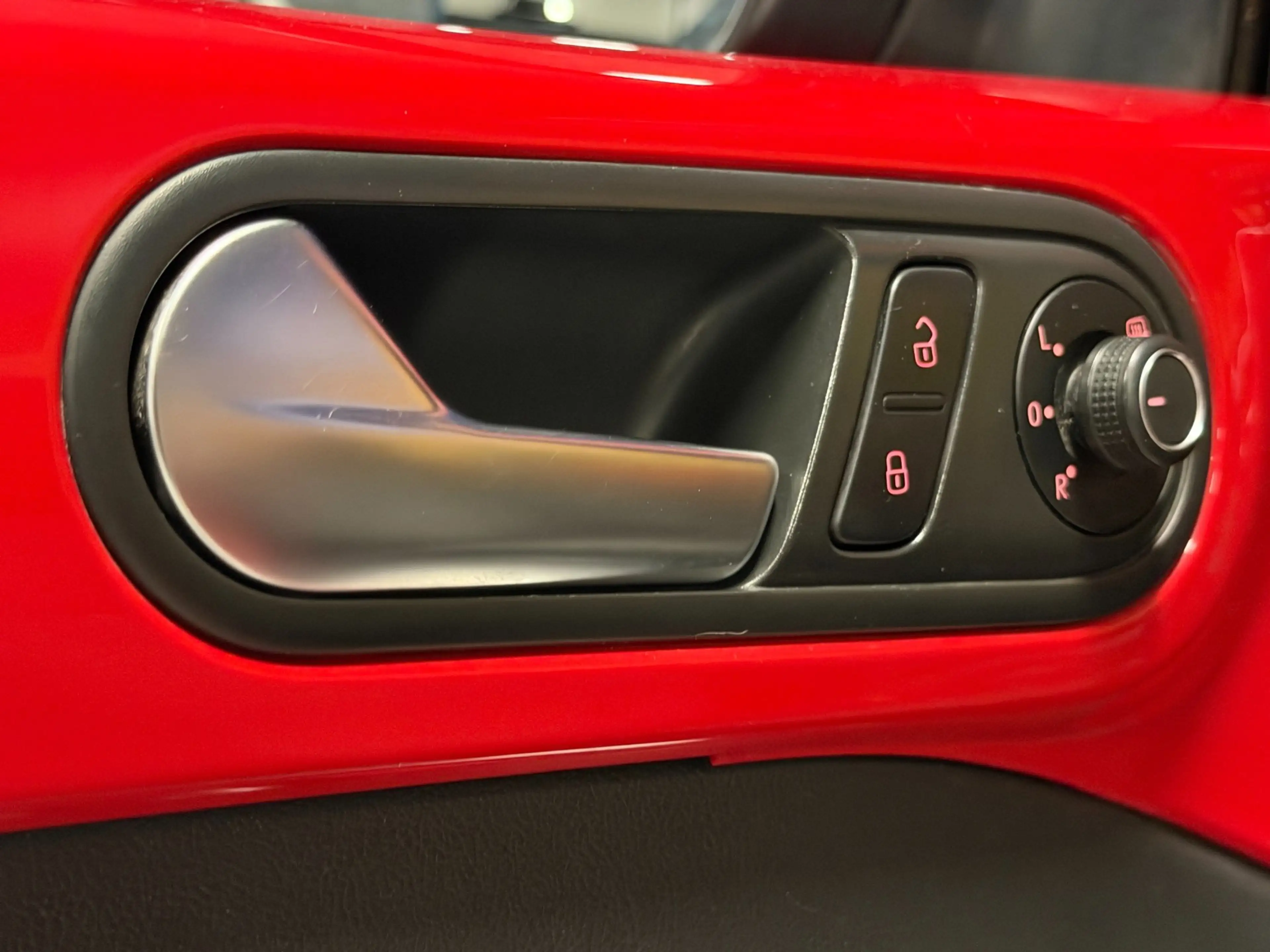 Volkswagen Beetle Cabriolet 2.0 TDI Design Climate&Cruise Control — photo 35