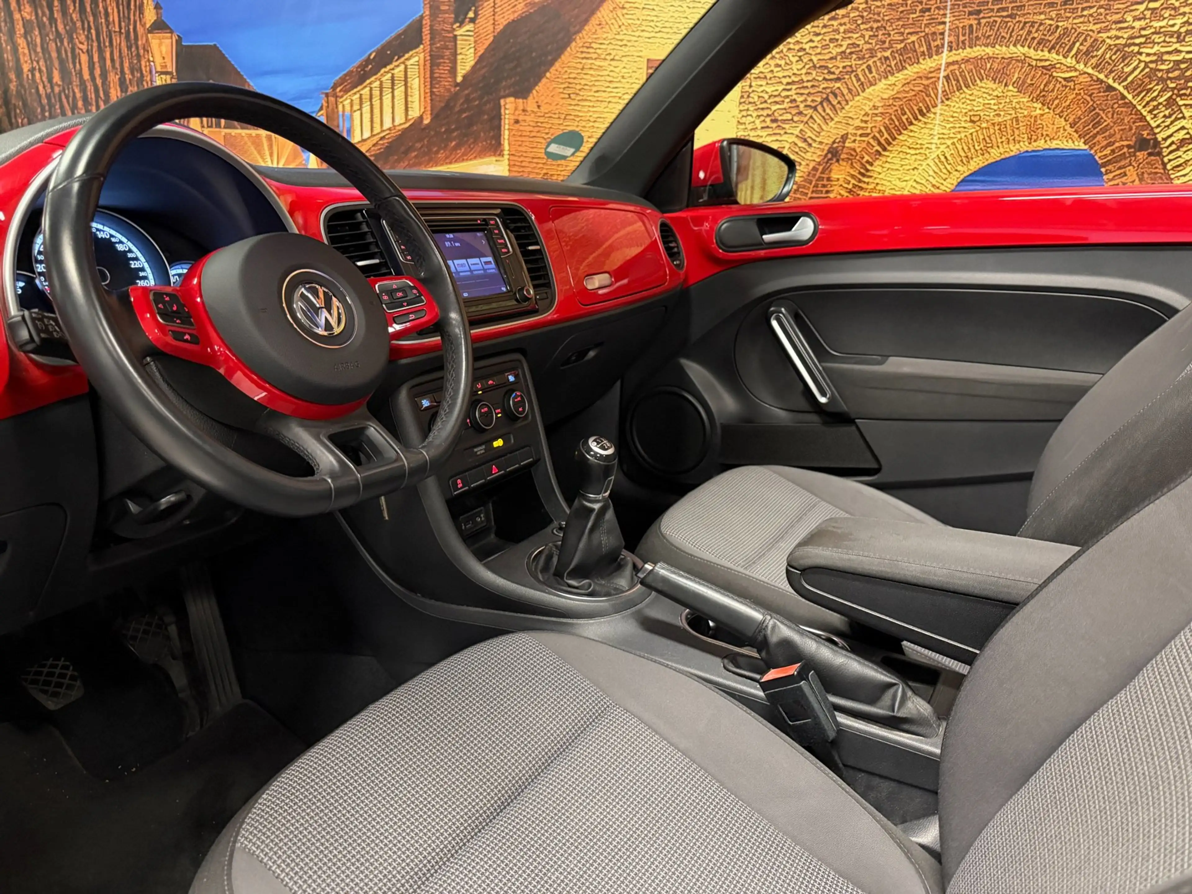 Volkswagen Beetle Cabriolet 2.0 TDI Design Climate&Cruise Control — photo 24