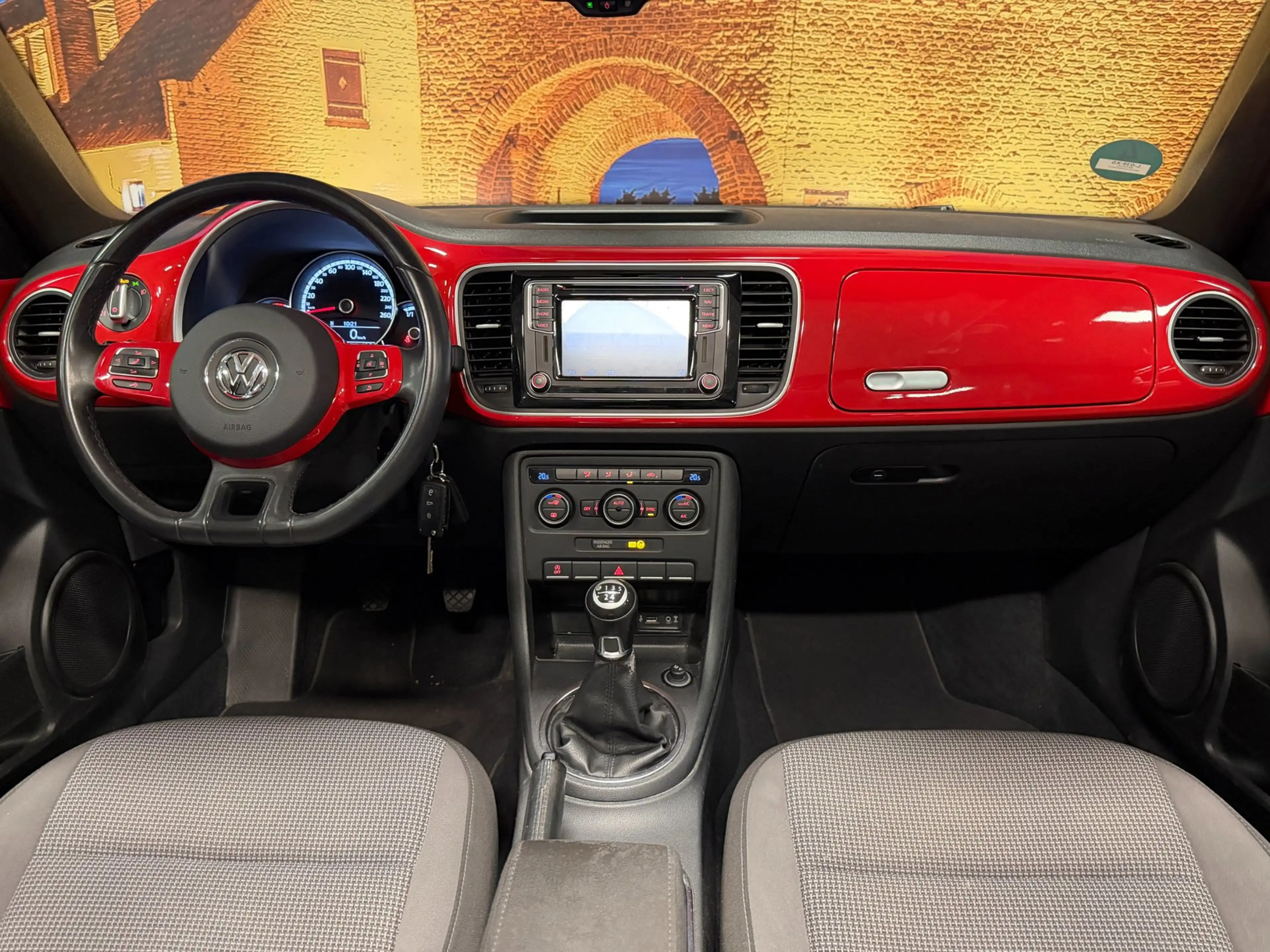 Volkswagen Beetle Cabriolet 2.0 TDI Design Climate&Cruise Control — photo 3