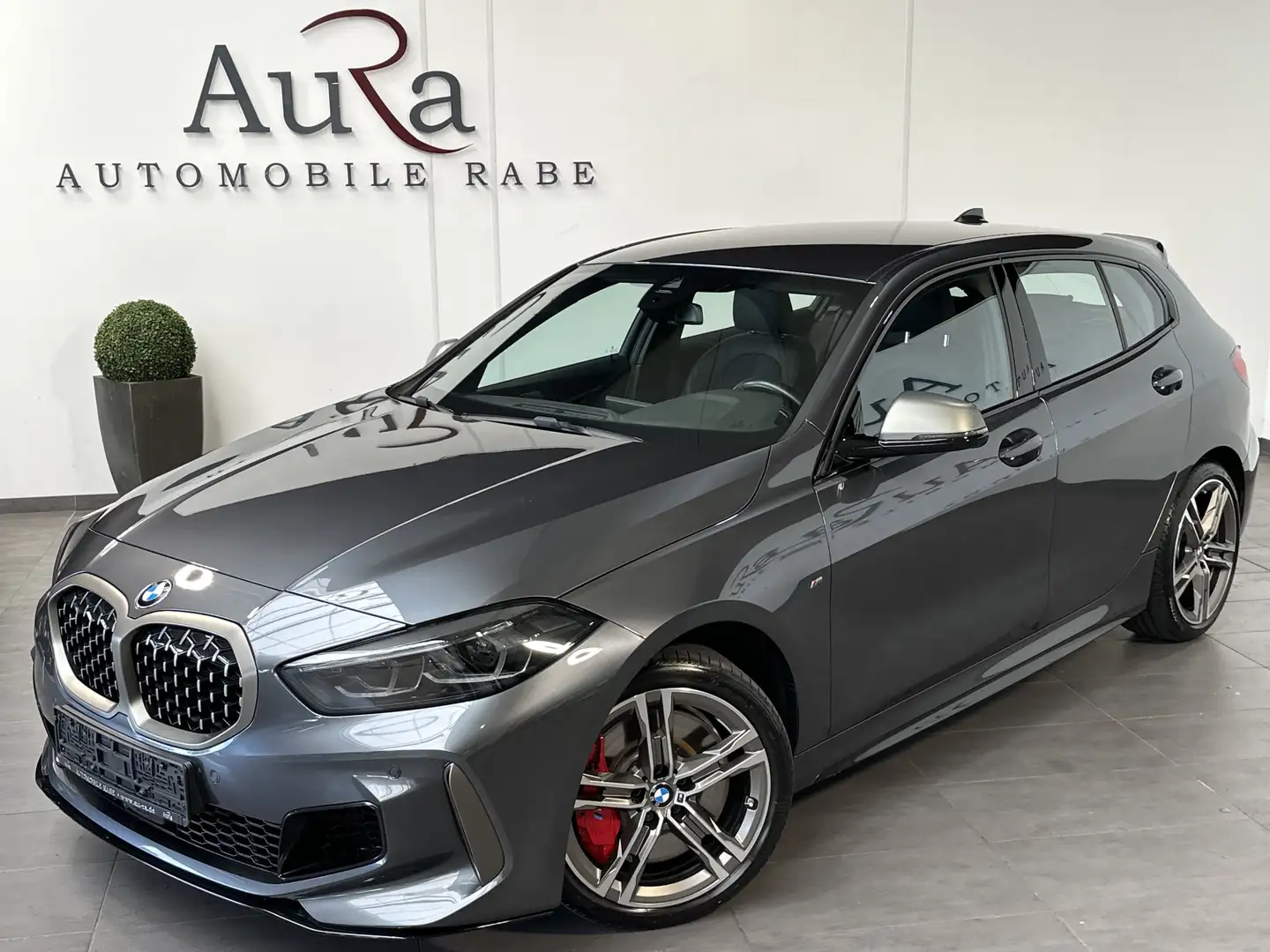 BMW 135 xDrive 5-Türer NAV+LED+ACC+COMFORT-PAKET Gris - 1