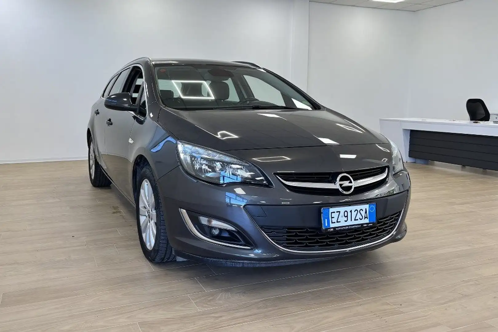 Opel Astra 1.6 CDTI EcoFLEX S&S Sports Tourer Cosmo Gris - 1