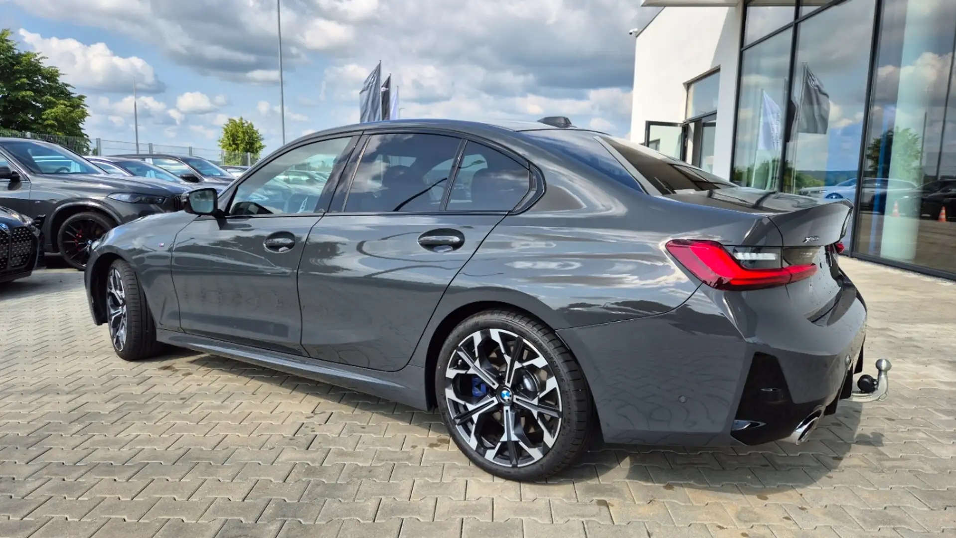 BMW 330 d xDrive Limousine ///M Sport SHD AHK 360° Grau - 2