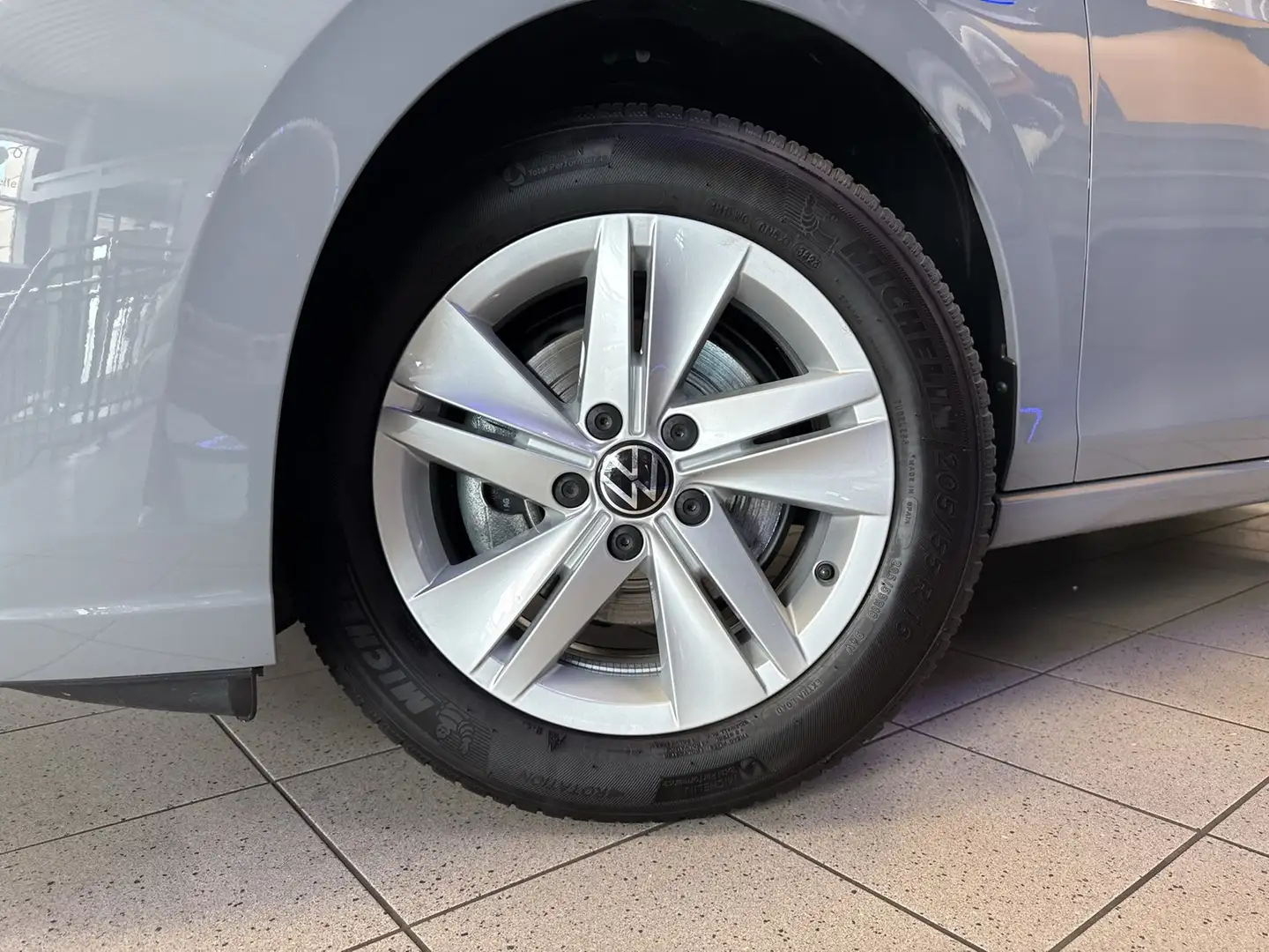 Volkswagen Golf Life 2.0 TDI DSG MATRIX LED+NAVI+PANO+PDC Gris - 2