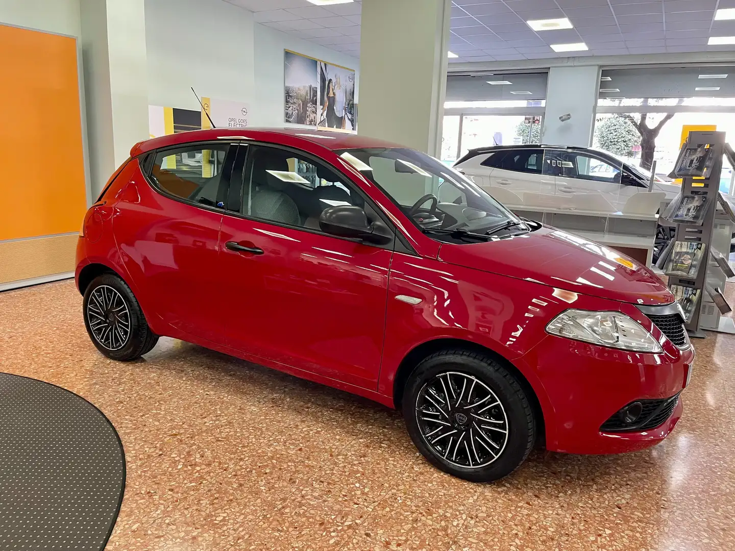 Lancia Ypsilon 1.2 69cv Elefantino Blu Rosso - 2
