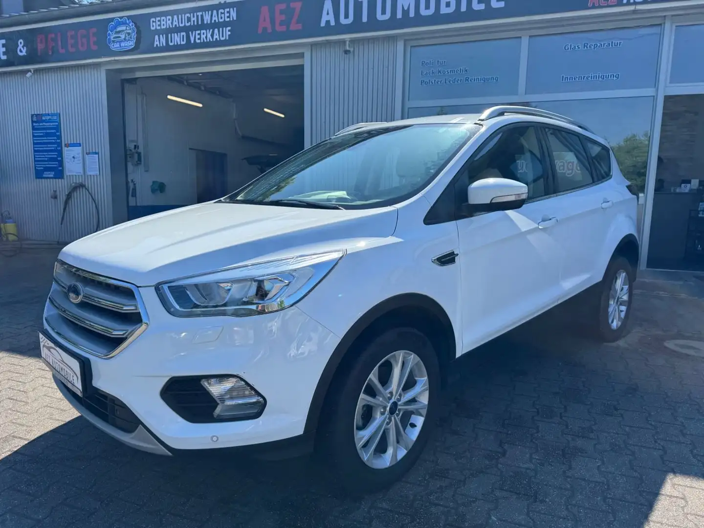 Ford Kuga Titanium* Aus erster Hand*68.000 km* Weiß - 1