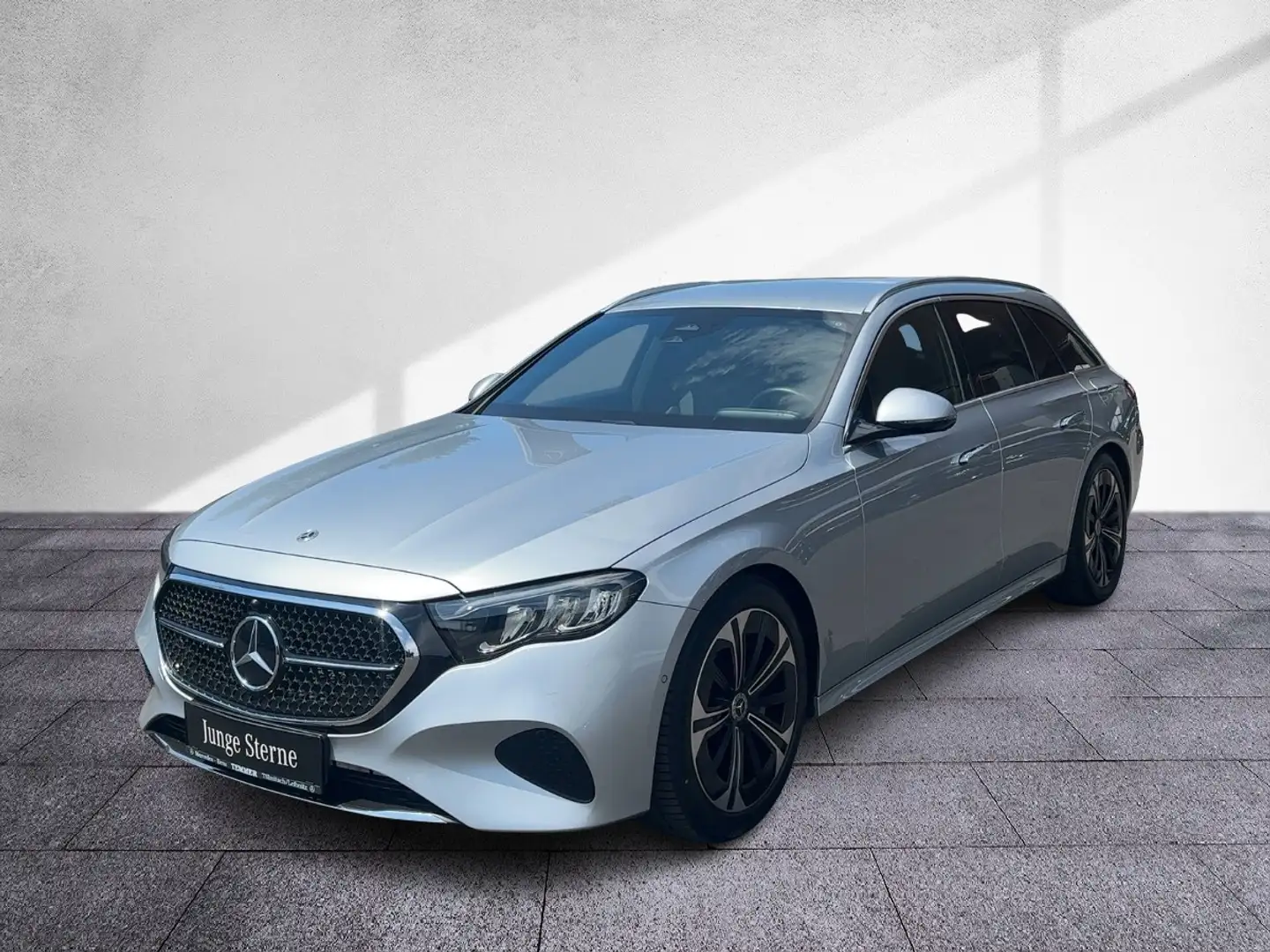 Mercedes-Benz E 300 de 4MATIC T-Modell LED RKam Navi Shz Silber - 2