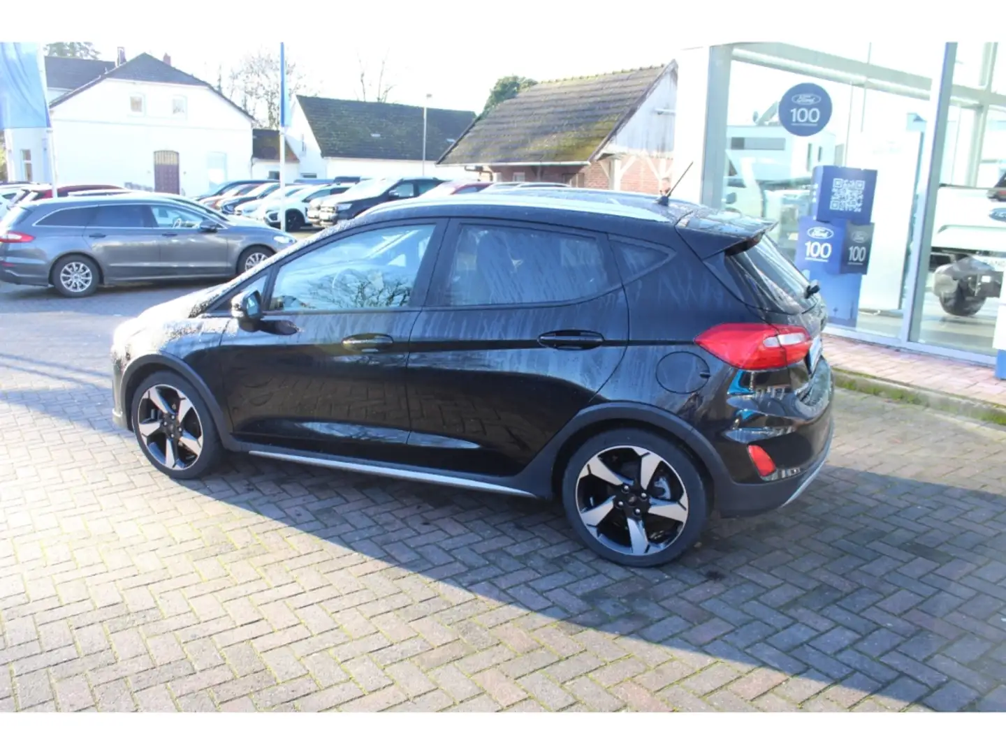 Ford Fiesta ACTIVE COLOURLINE, LM, NAVI, BEH. WSS & SITZE Schwarz - 2