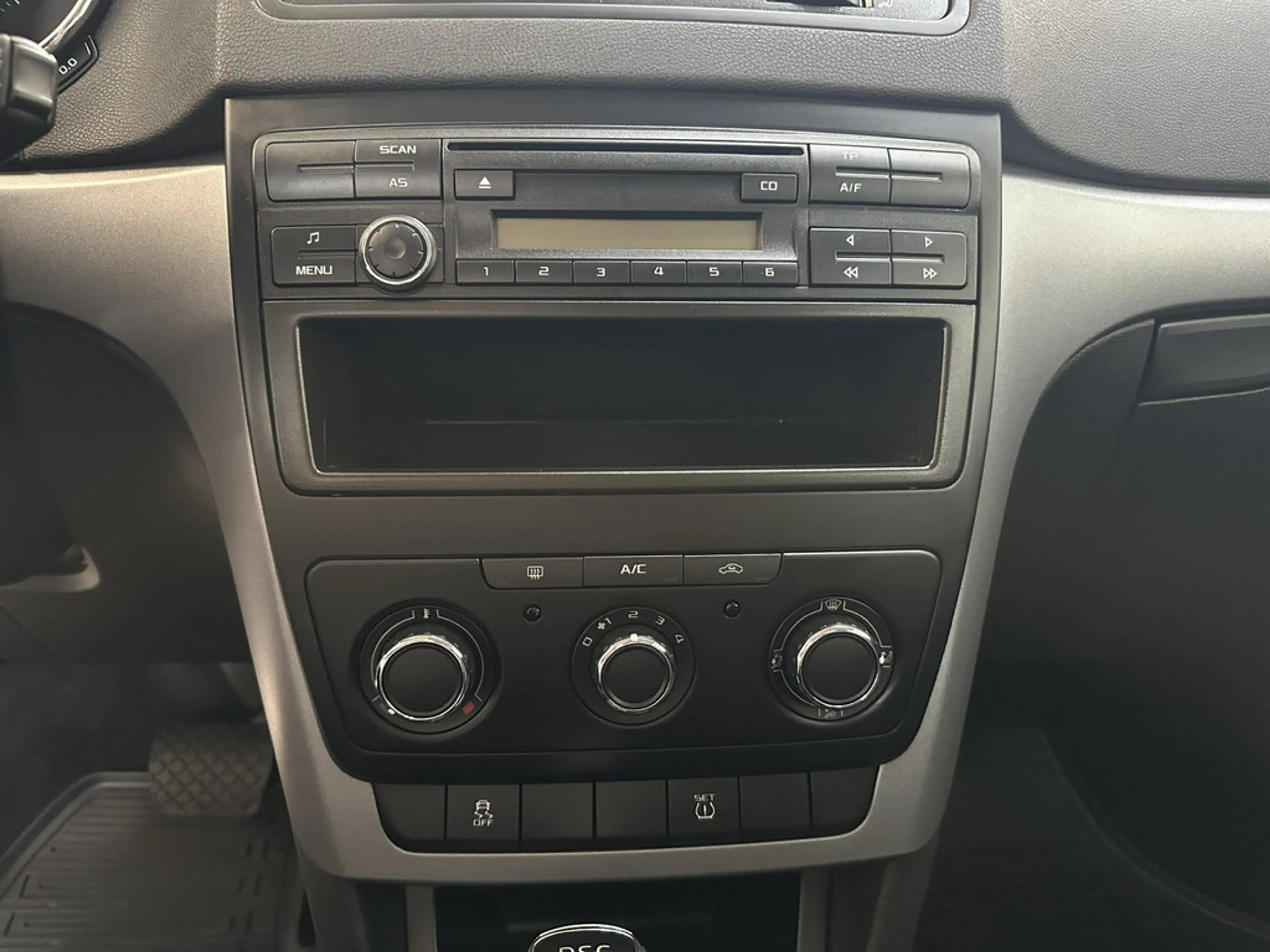 Skoda Yeti 1.4 TSI Active KLIMA PDC — photo 2