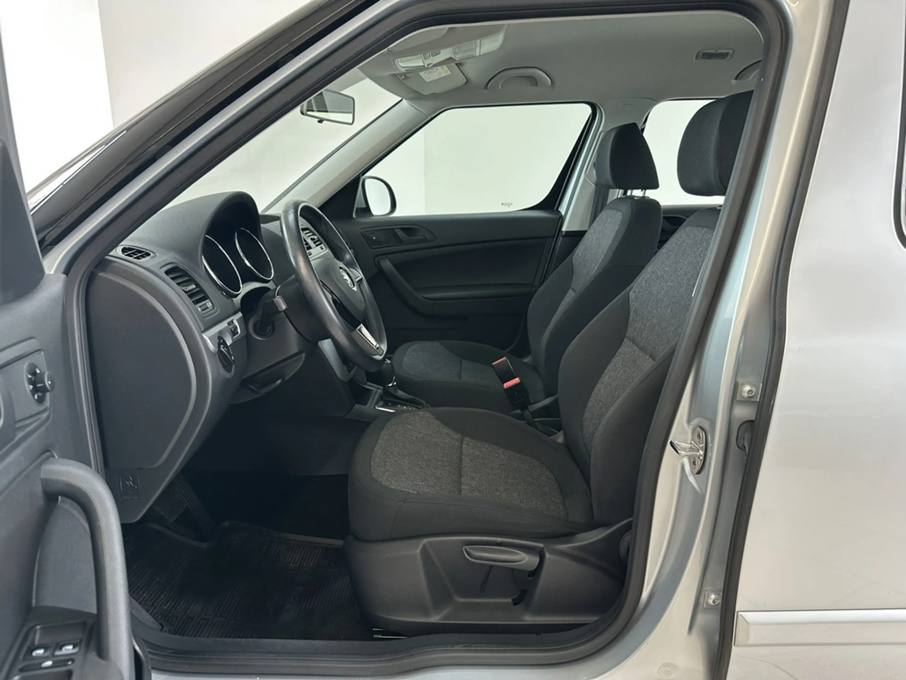 Skoda Yeti 1.4 TSI Active KLIMA PDC — photo 11