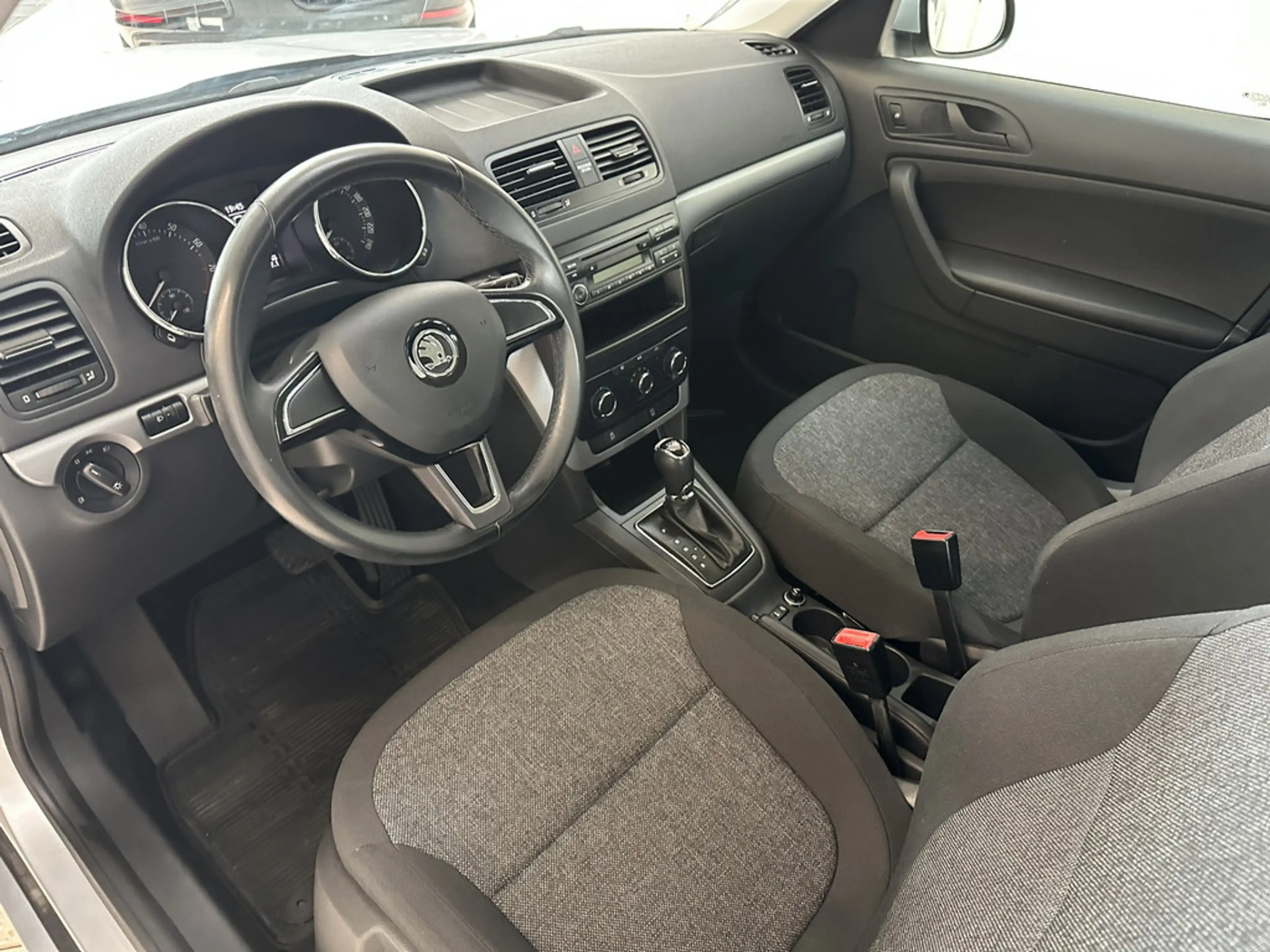 Skoda Yeti 1.4 TSI Active KLIMA PDC — photo 12