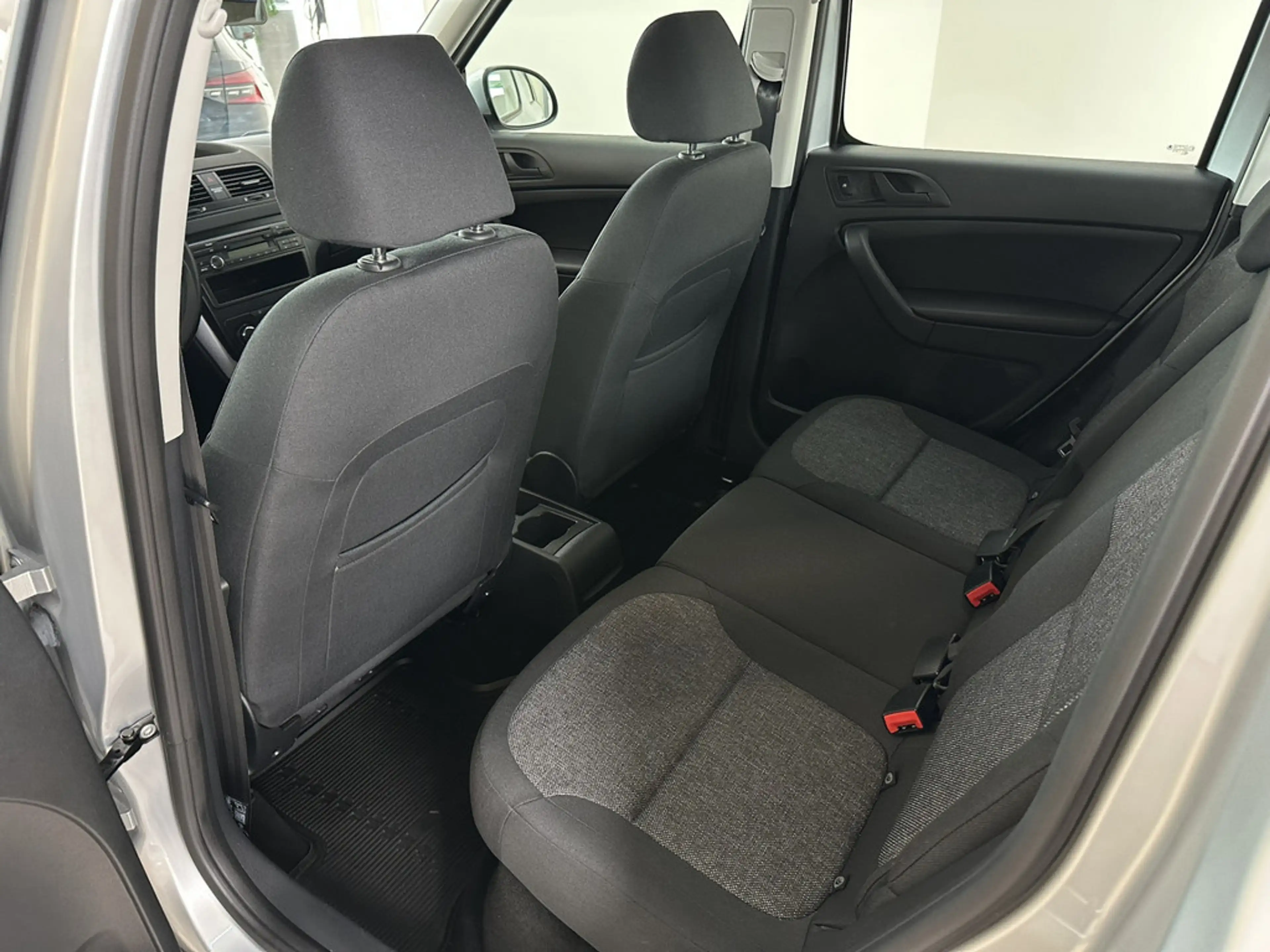 Skoda Yeti 1.4 TSI Active KLIMA PDC — photo 15