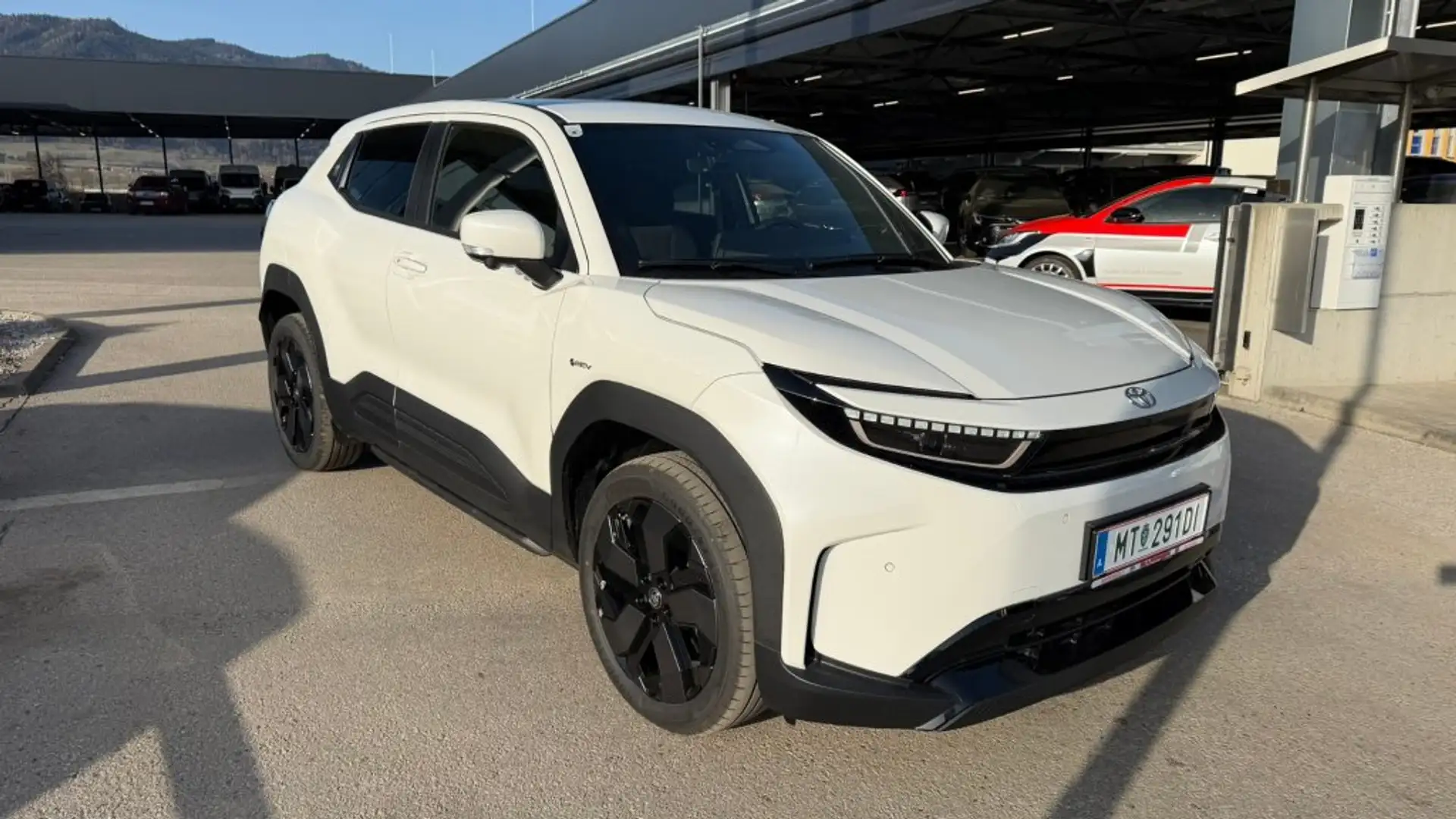 Toyota Urban Cruiser BEV 4x2 Lounge 128 kW Weiß - 2