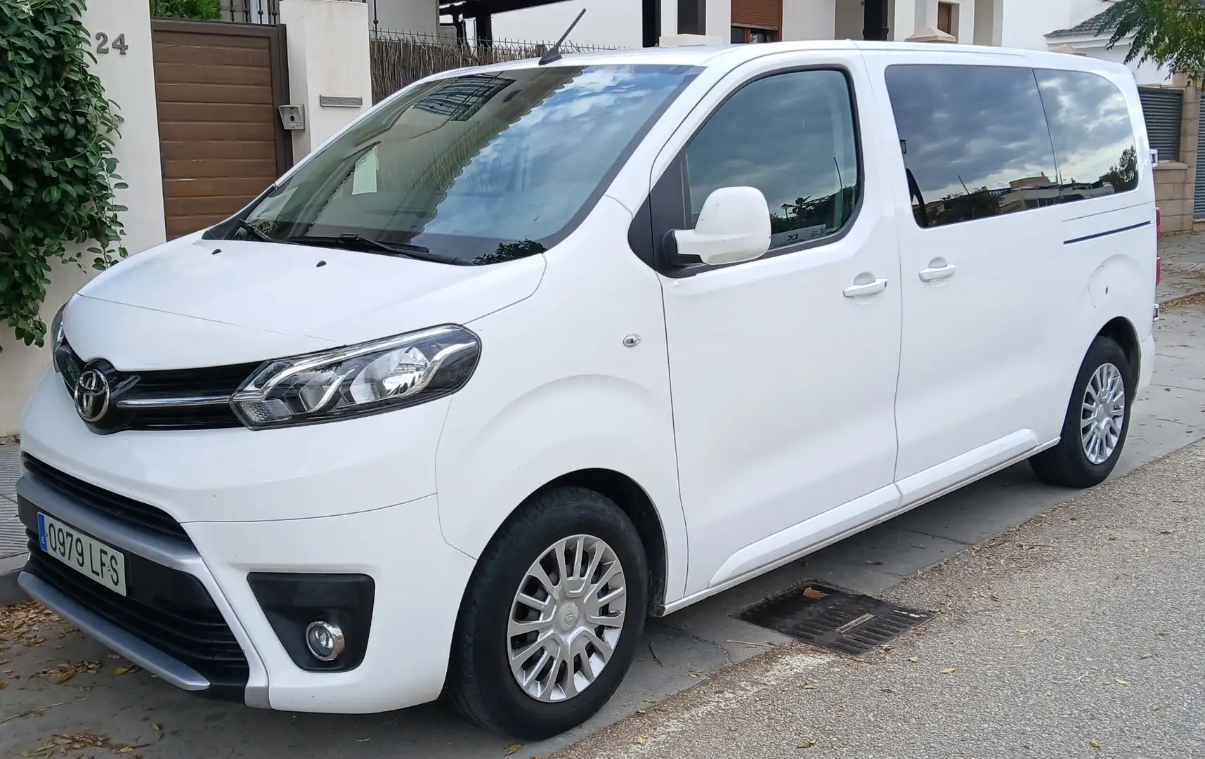 Toyota Proace Shuttle L1 1.5D 9pl. Pack Active 120 - 1