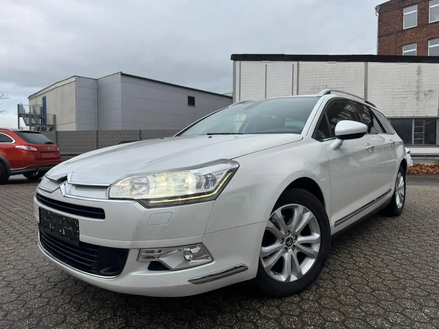 Citroen C5 Tourer 2.0 HDI Exclusive Automatik/Luft/ Weiß - 2