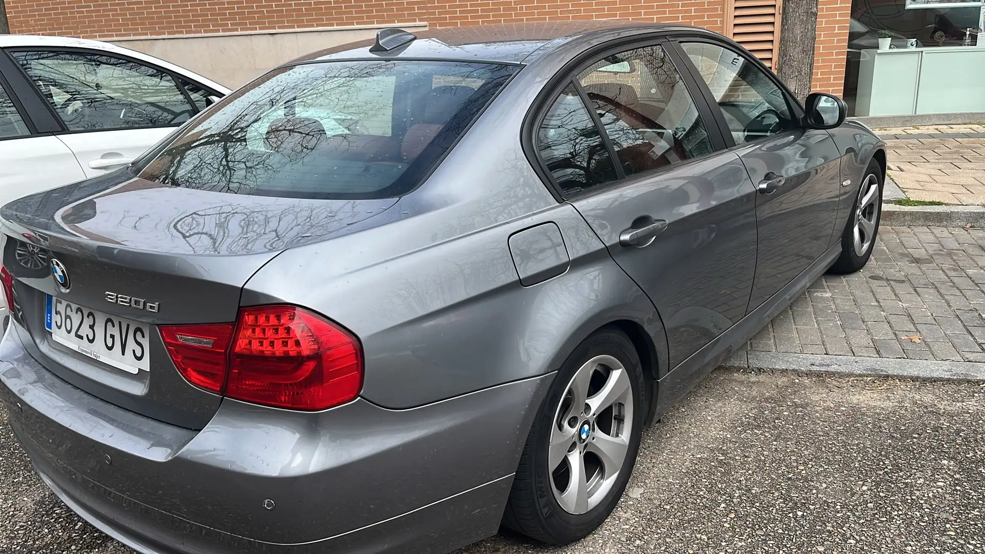 BMW 320d Efficient Dynamics Gris - 2
