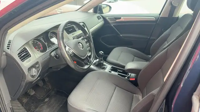 Volkswagen Golf view 4