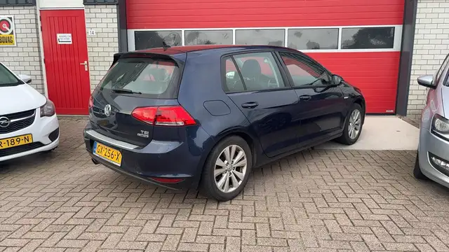 Volkswagen Golf view 2