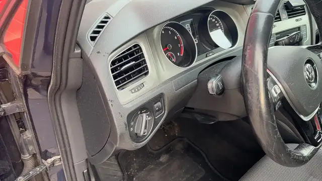 Volkswagen Golf view 6