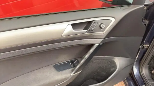 Volkswagen Golf view 5