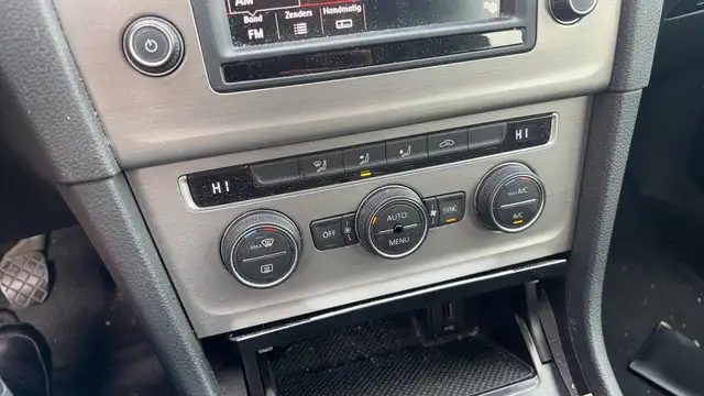 Volkswagen Golf view 13