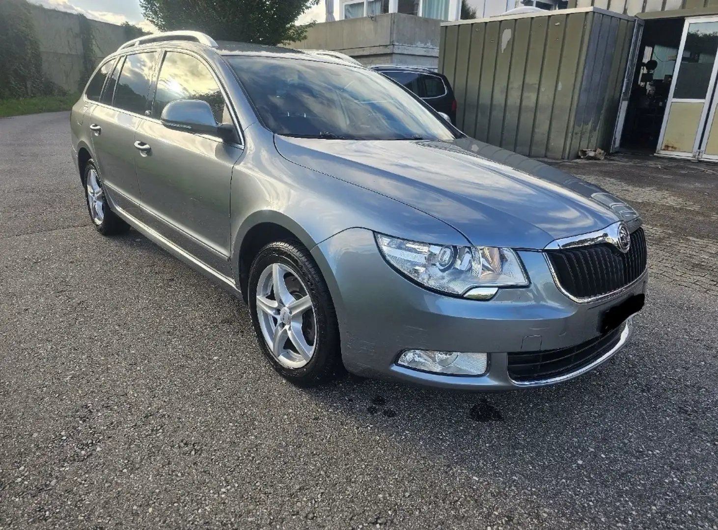 Skoda Superb Superb Combi Elegance 2,0 TDI CR DPF DSG Elegance Silber - 2