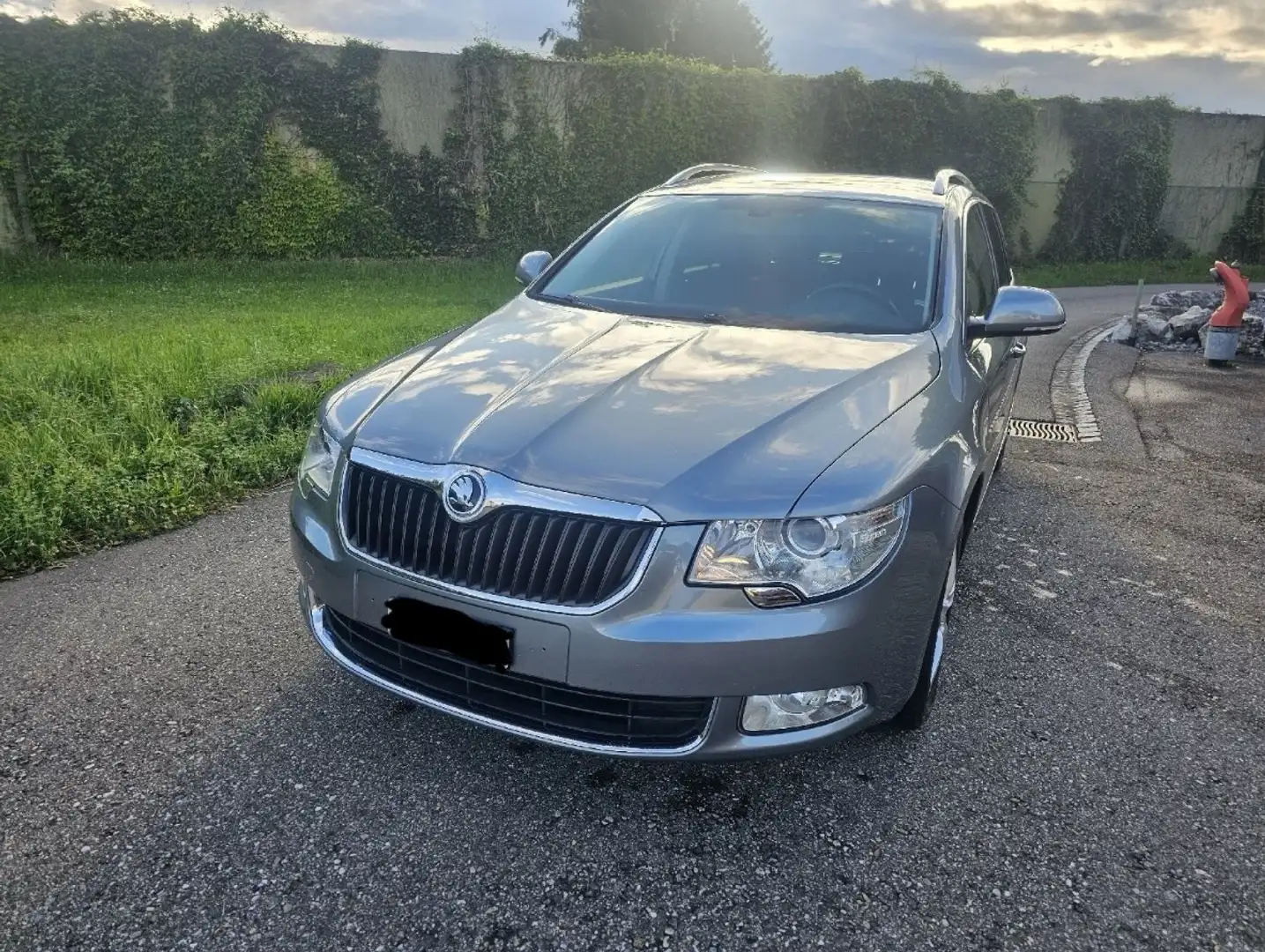 Skoda Superb Superb Combi Elegance 2,0 TDI CR DPF DSG Elegance Silber - 1
