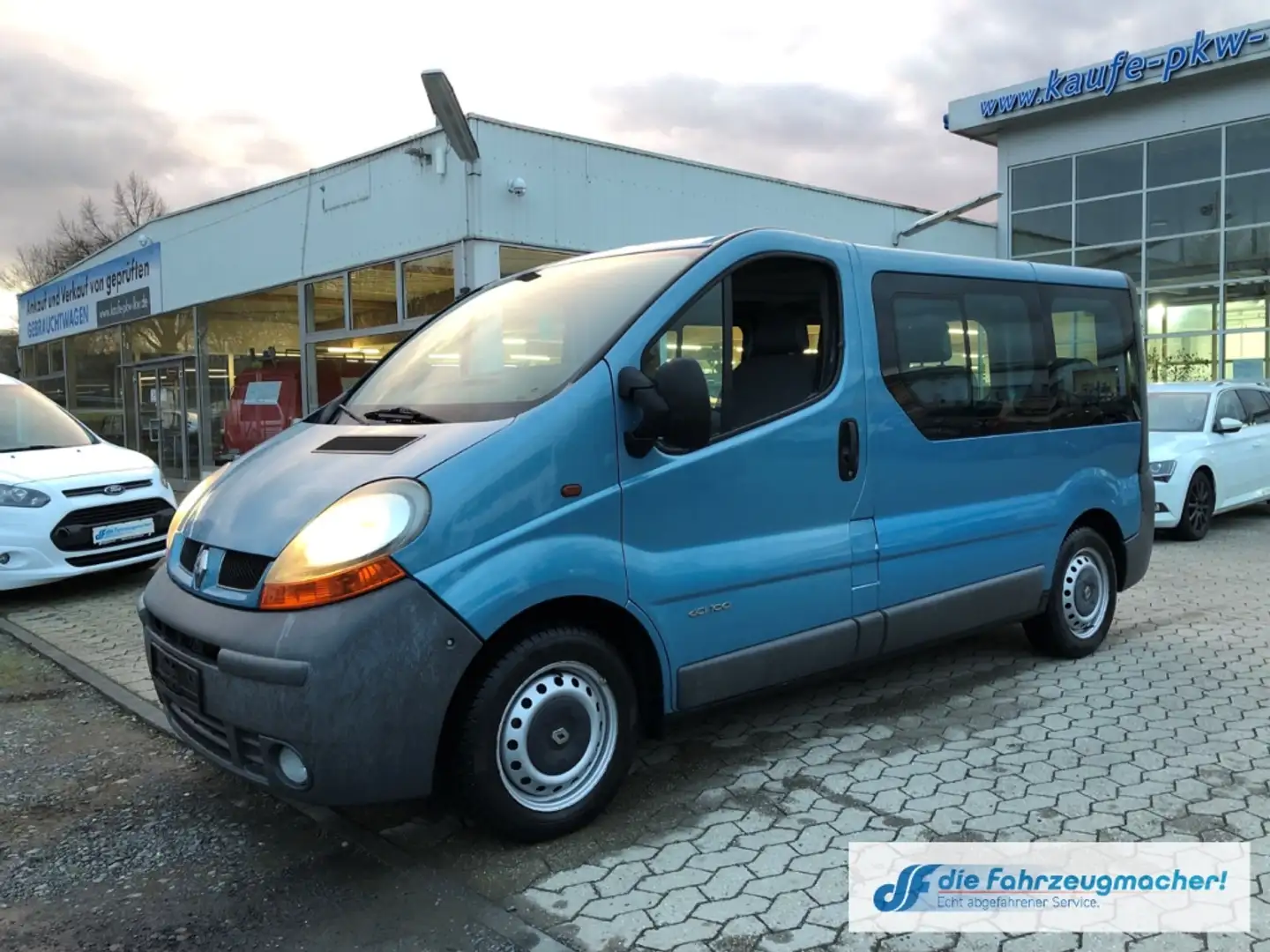 Renault Trafic Combi Behindertengerecht Rampe Export TÜV Azul - 2