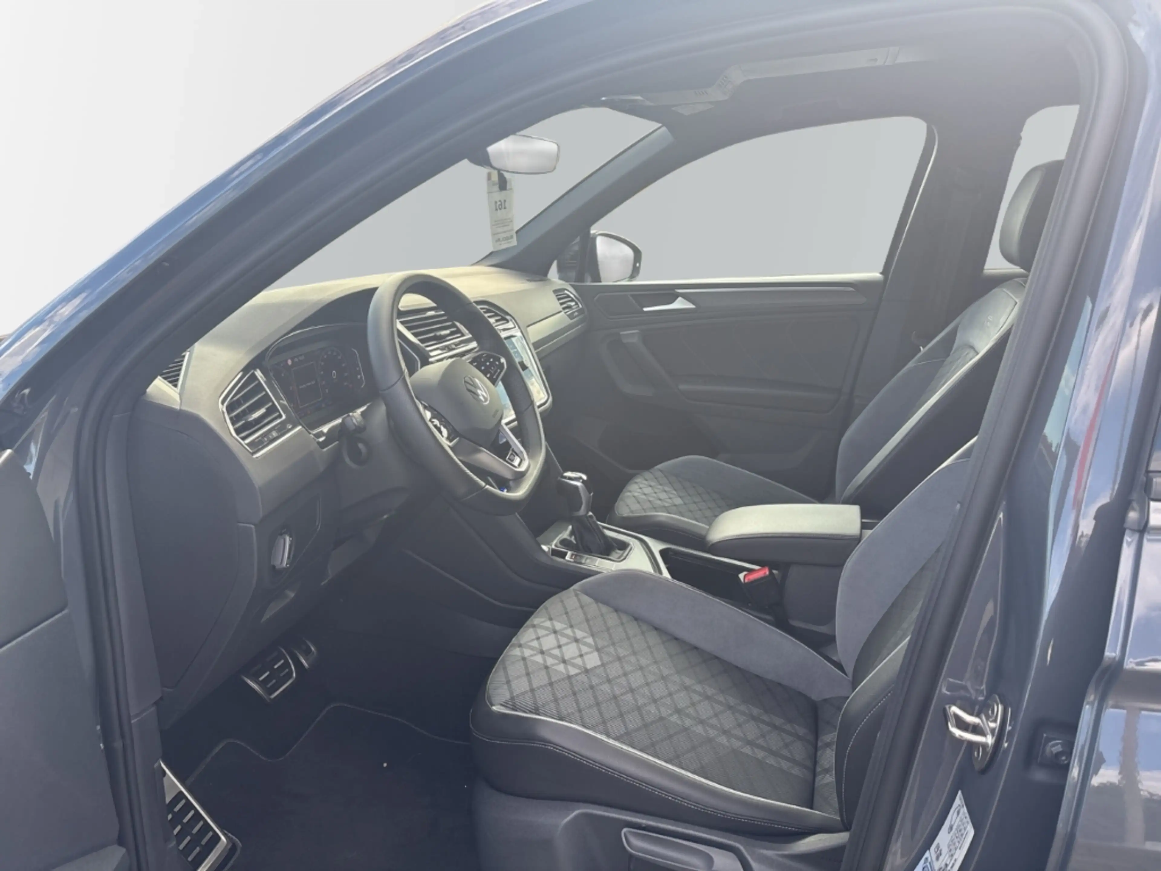 Volkswagen Tiguan R-Line Navi LED Winterpaket AHK SHZ ACC Fernlichta — photo 8