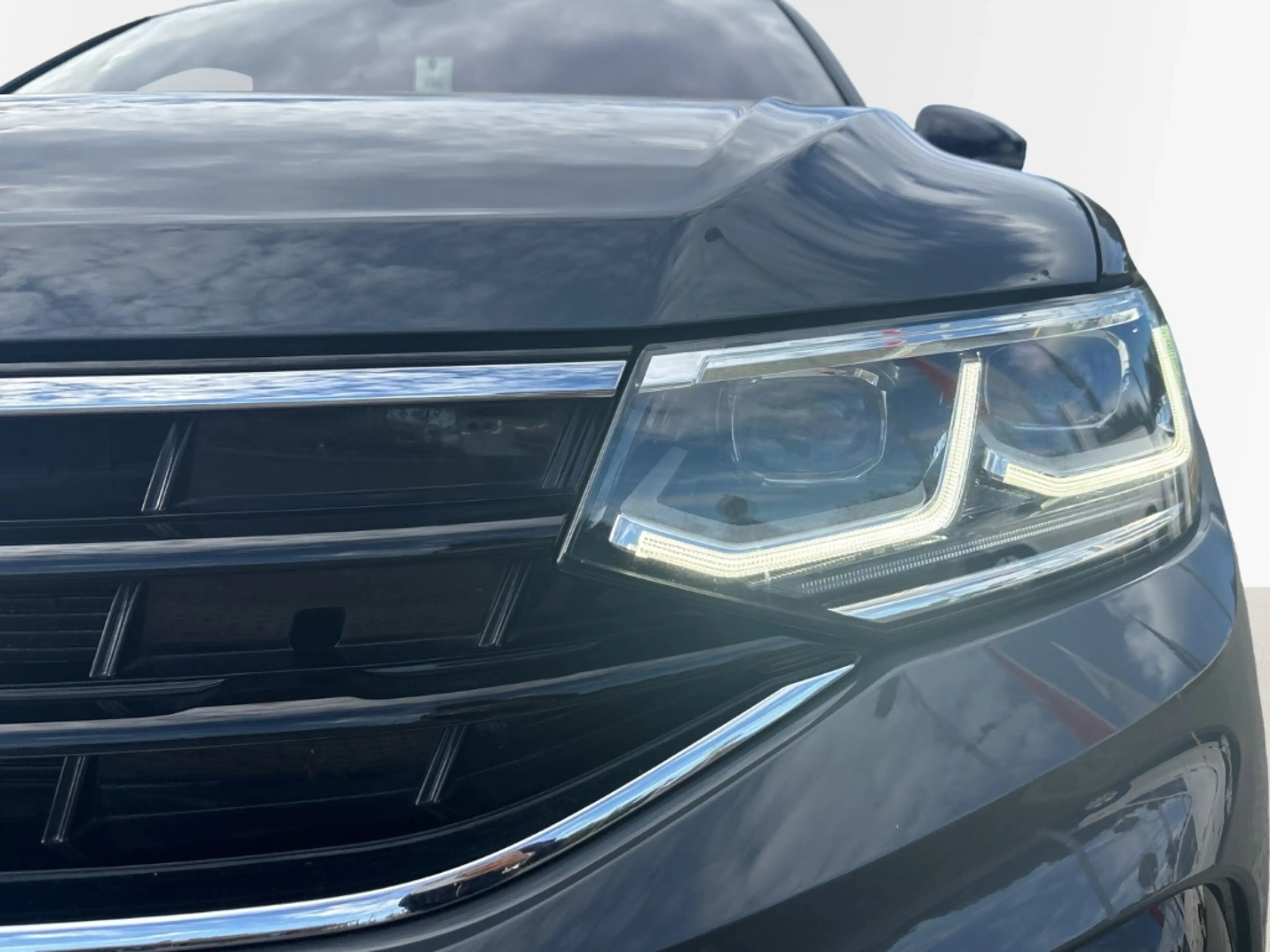 Volkswagen Tiguan R-Line Navi LED Winterpaket AHK SHZ ACC Fernlichta — photo 6