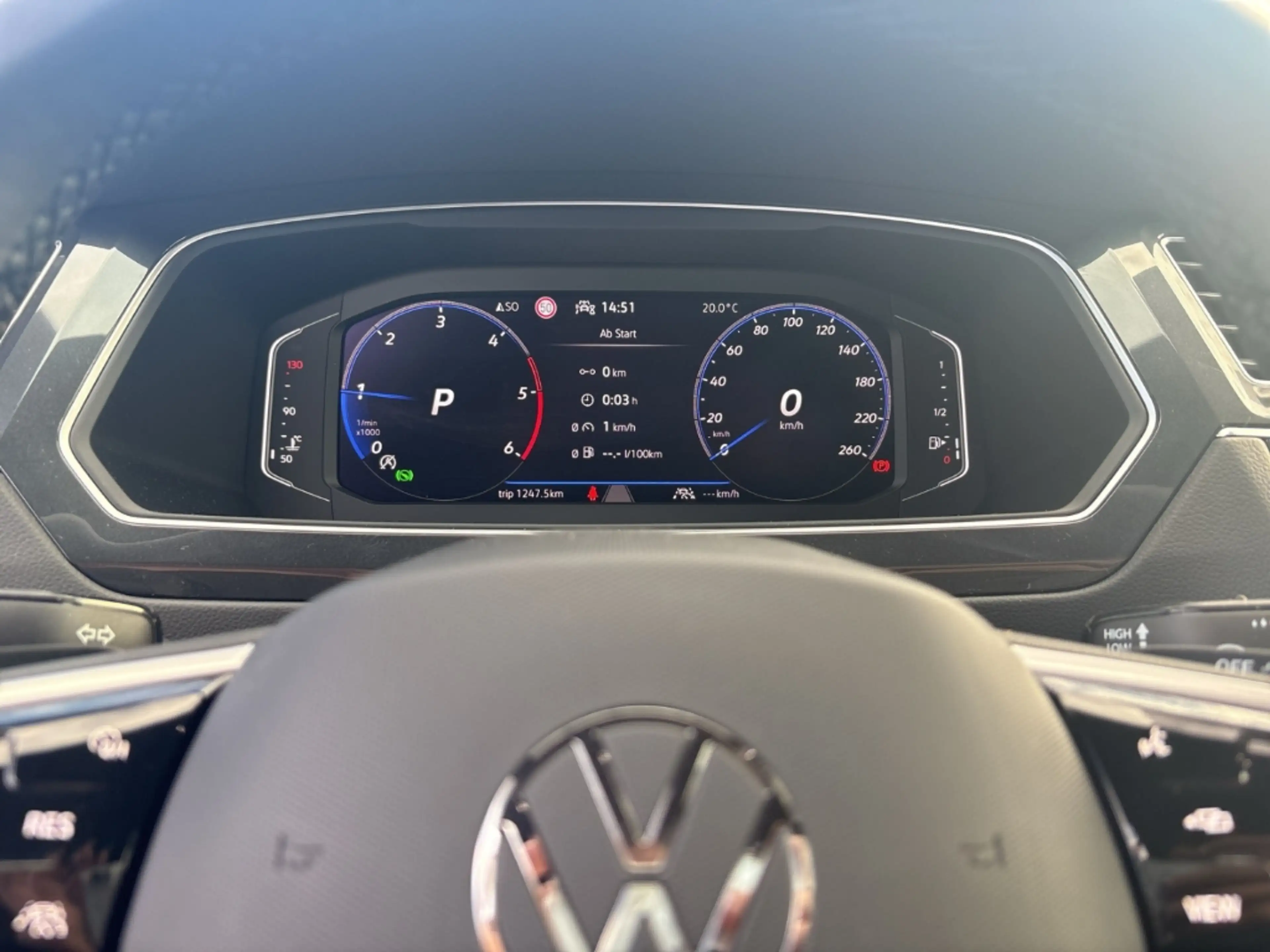 Volkswagen Tiguan R-Line Navi LED Winterpaket AHK SHZ ACC Fernlichta — photo 12