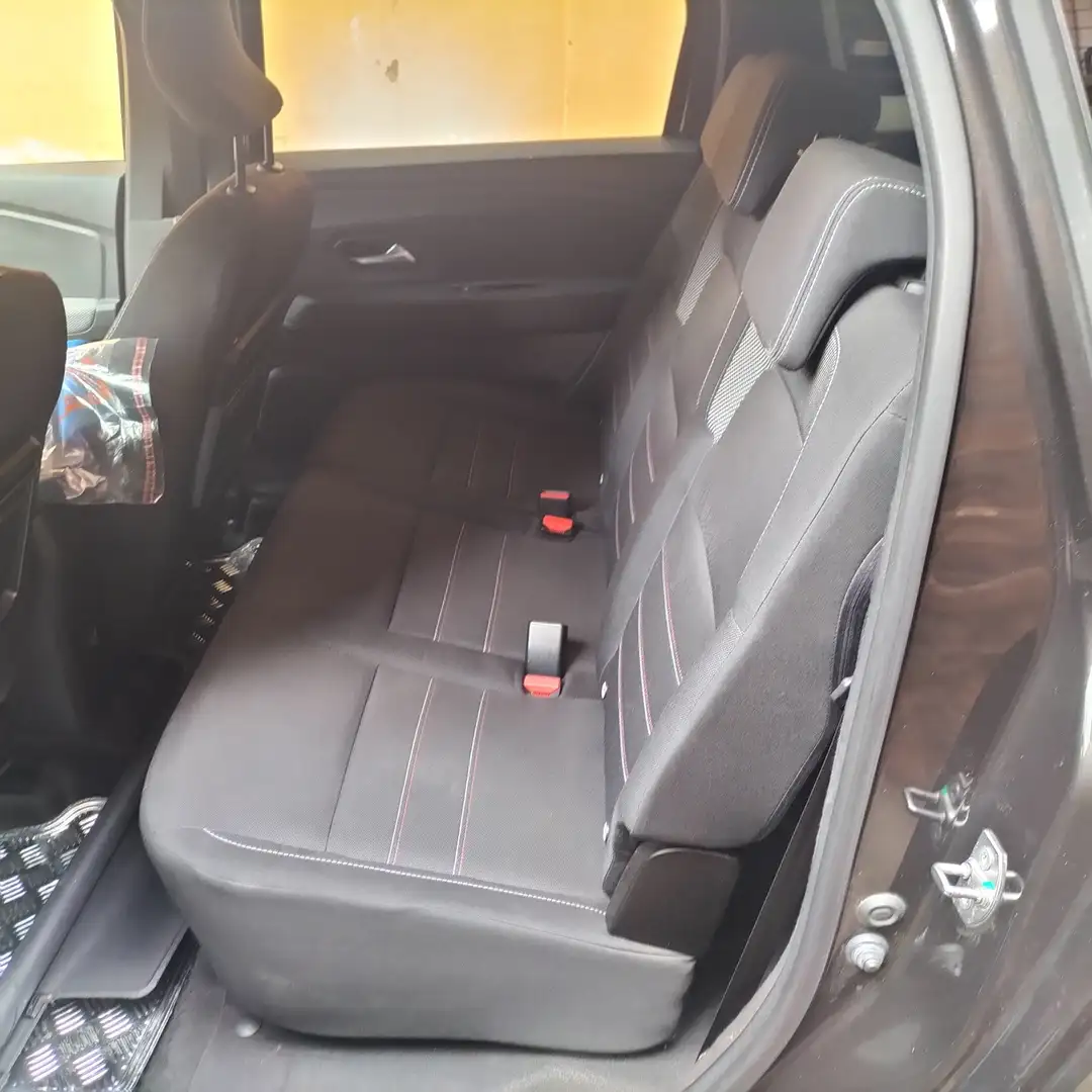 Dacia Jogger 1.0  Extreme UP Gpl 100cv 7 posti Nero - 2