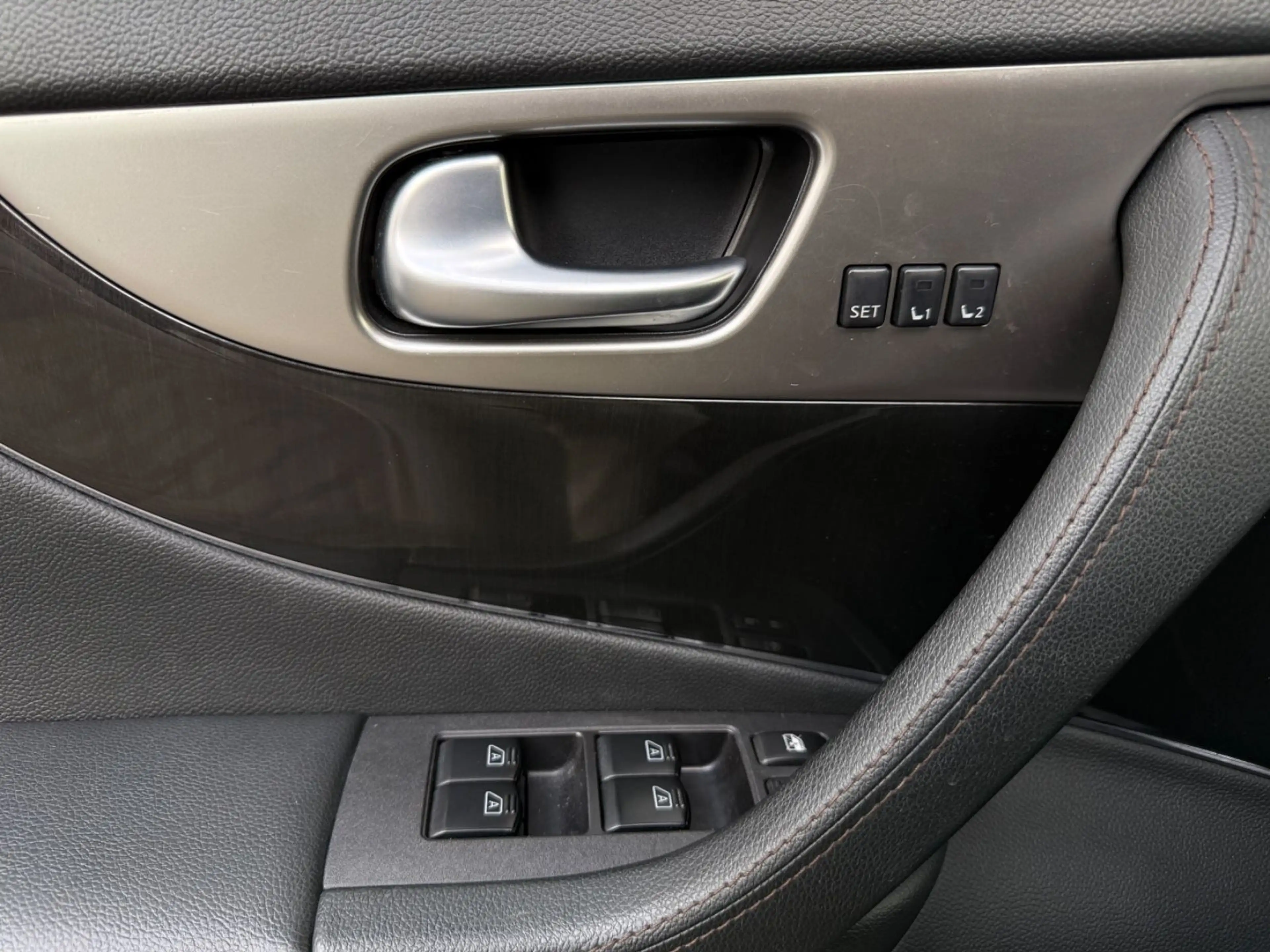 Infiniti QX70 S 3.0 d GT Premium XENON/LEDER/SHZ/PDC/ALU — photo 12