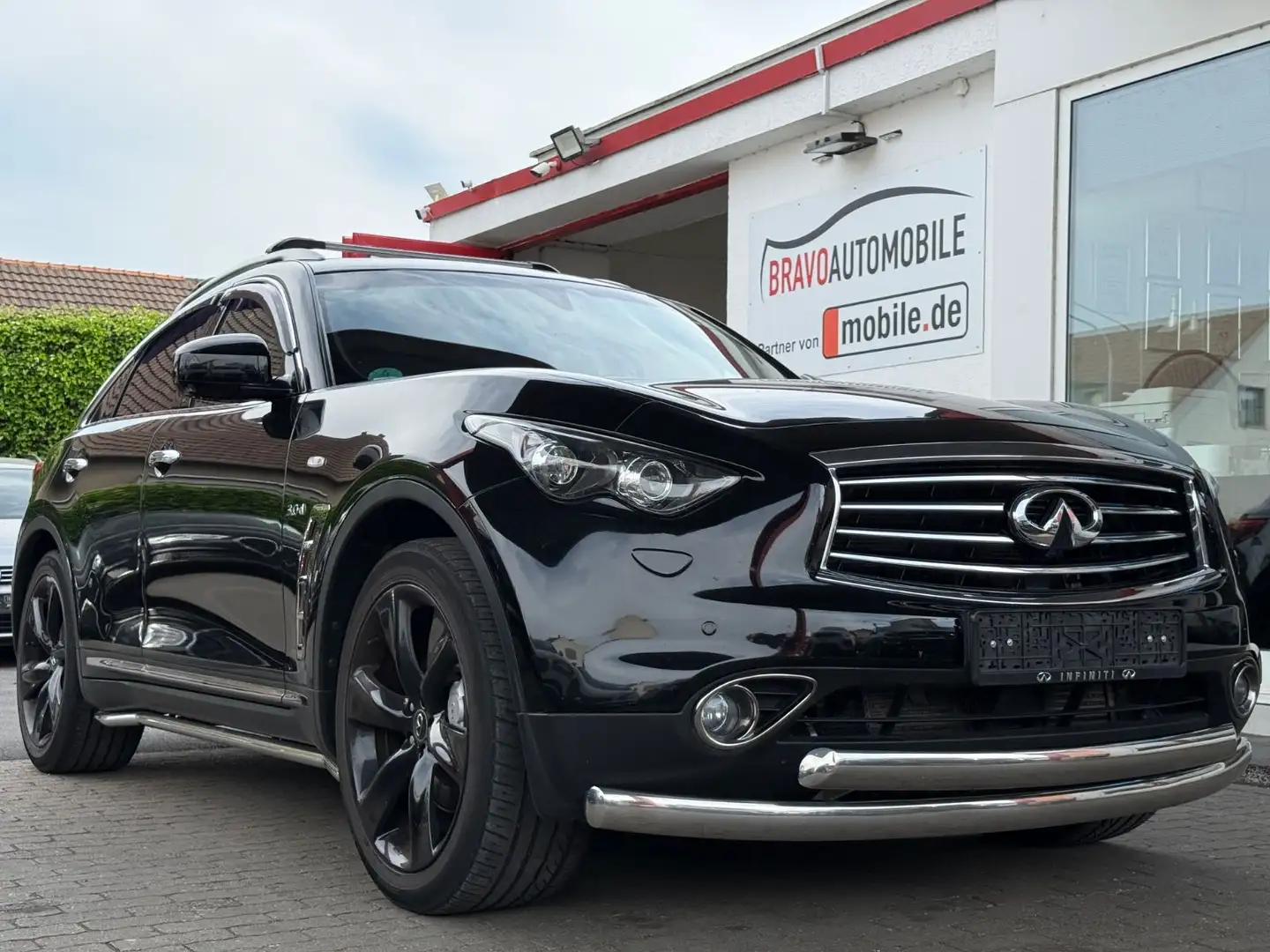 Infiniti QX70 S 3.0 d GT Premium XENON/LEDER/SHZ/PDC/ALU Schwarz - 1