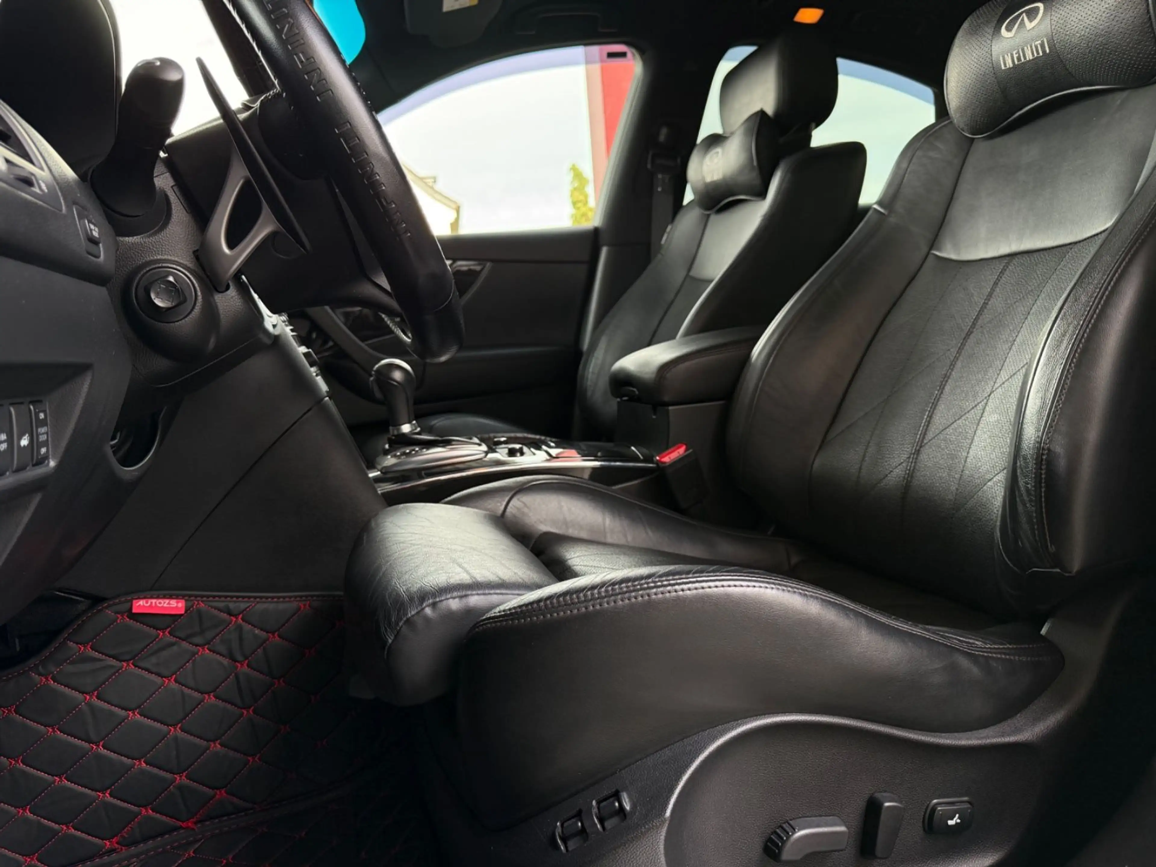 Infiniti QX70 S 3.0 d GT Premium XENON/LEDER/SHZ/PDC/ALU — photo 13