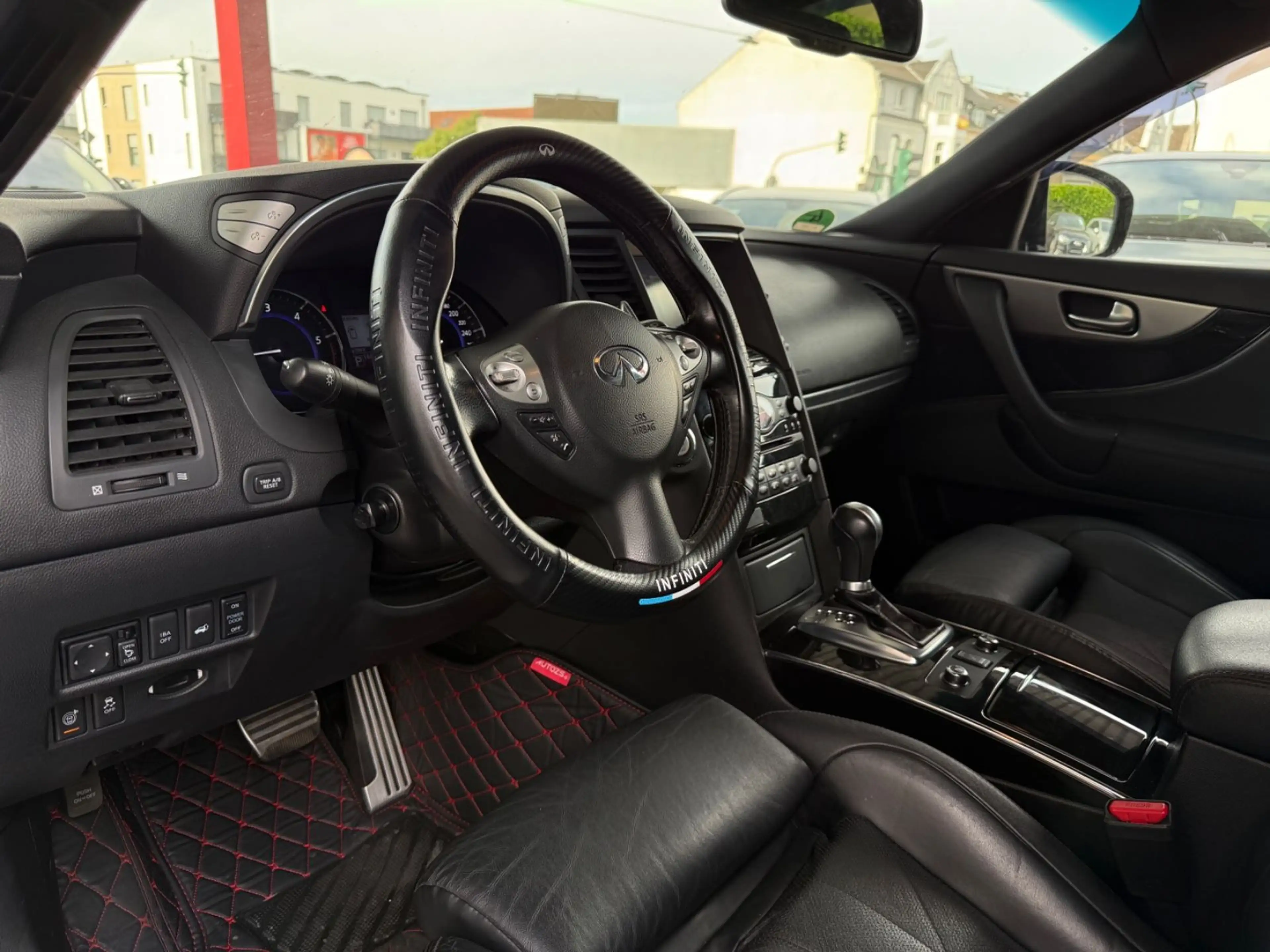 Infiniti QX70 S 3.0 d GT Premium XENON/LEDER/SHZ/PDC/ALU — photo 9