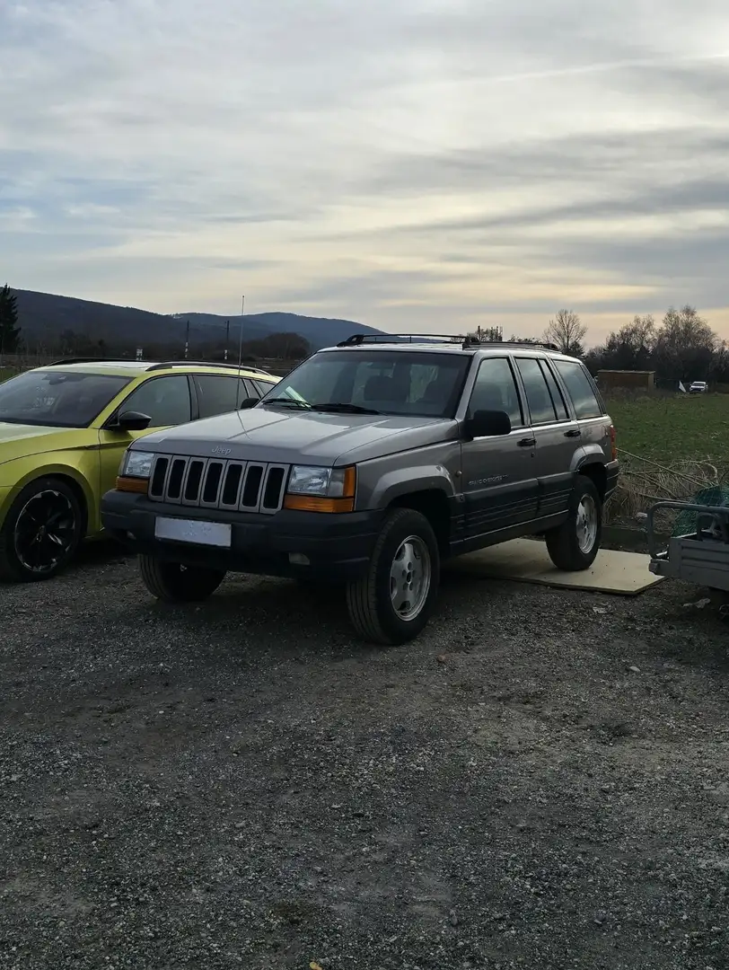 Jeep Grand Cherokee 4,0 Limited Aut. Silber - 1