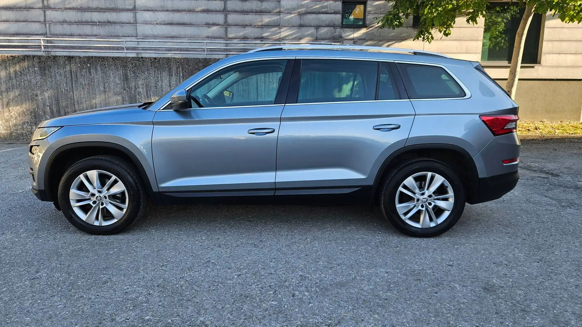 Skoda Kodiaq 1,5 TSI Style 4x4, Standheiz.+AHK+Navi+Garantie Grau - 2