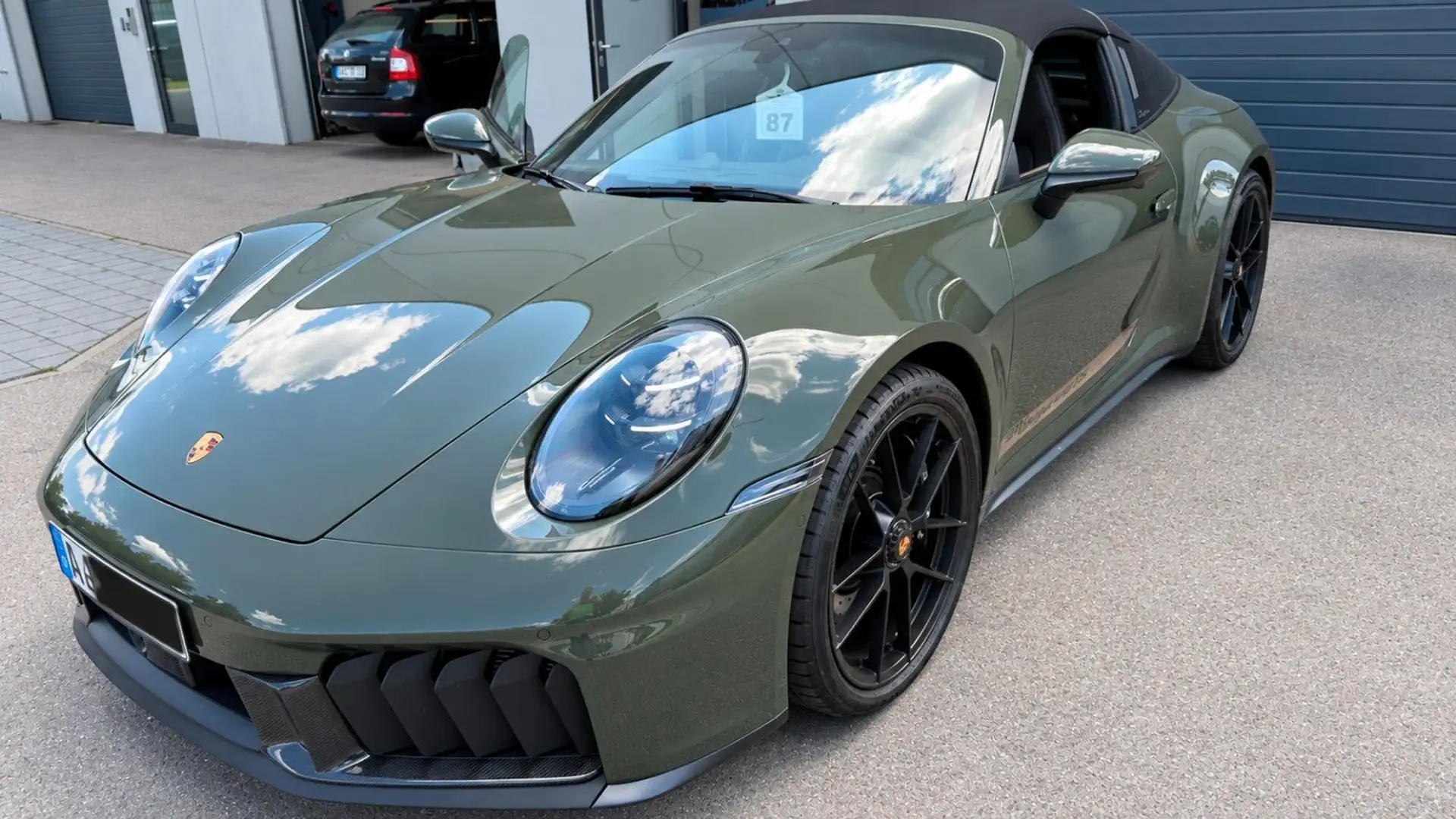 포르쉐 911 Carrera 4 GTS Cabriolet 2025 건메탈 사진 1