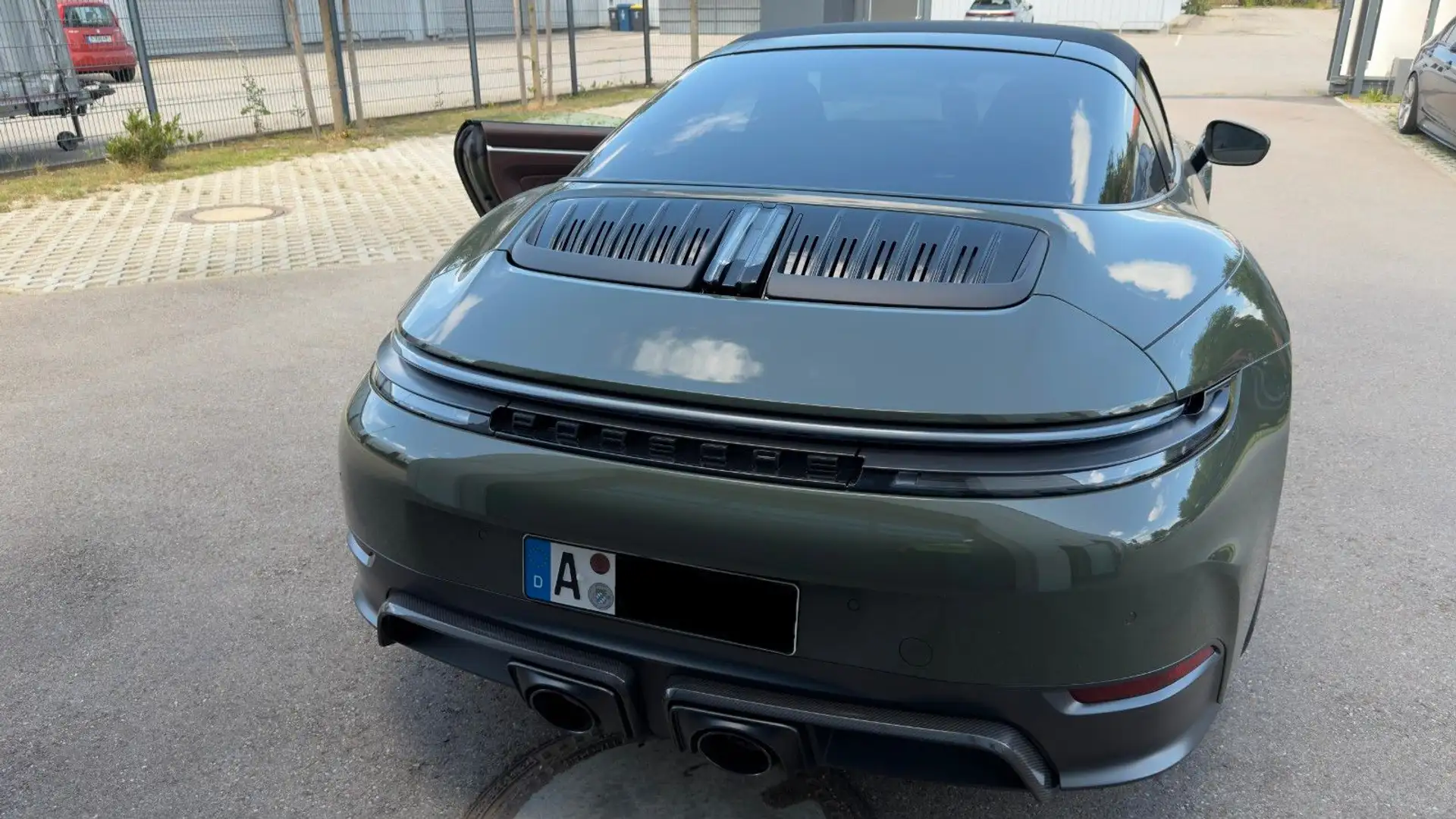 포르쉐 911 Carrera 4 GTS Cabriolet 2025 건메탈 사진 8