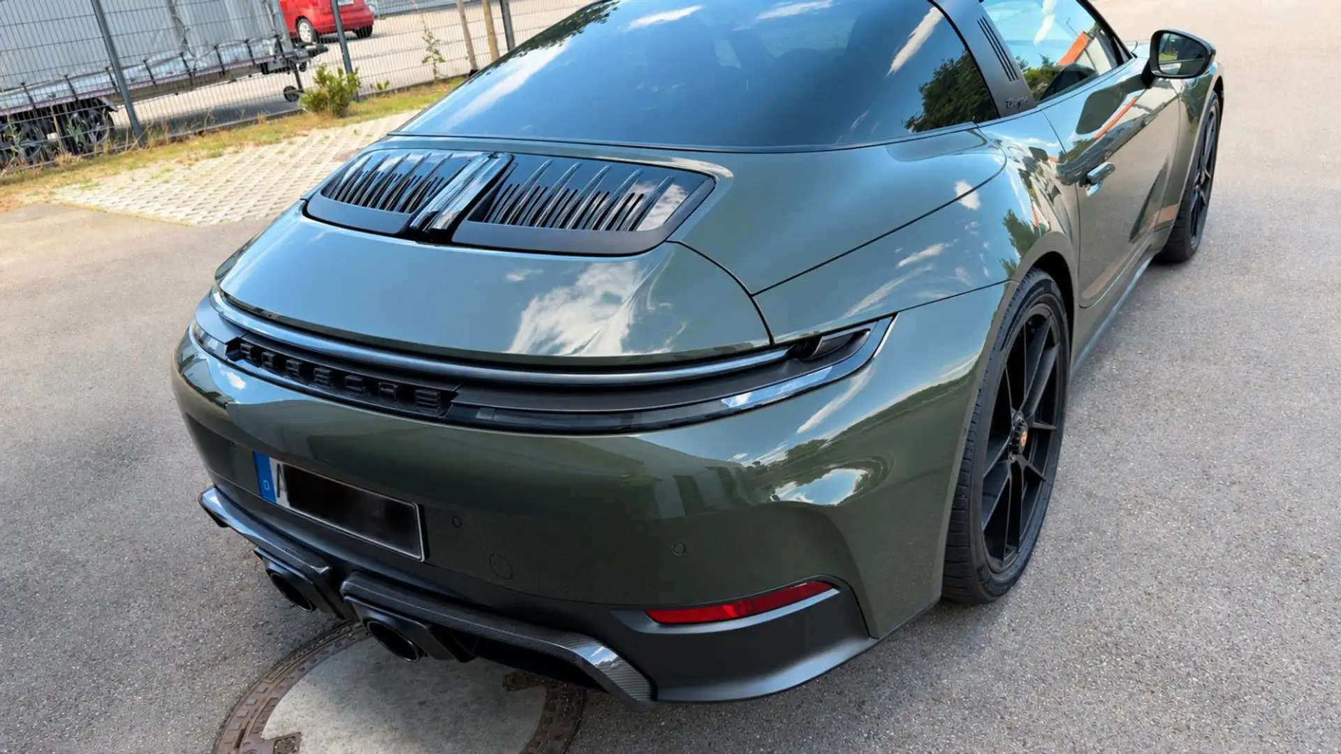 포르쉐 911 Carrera 4 GTS Cabriolet 2025 건메탈 사진 6